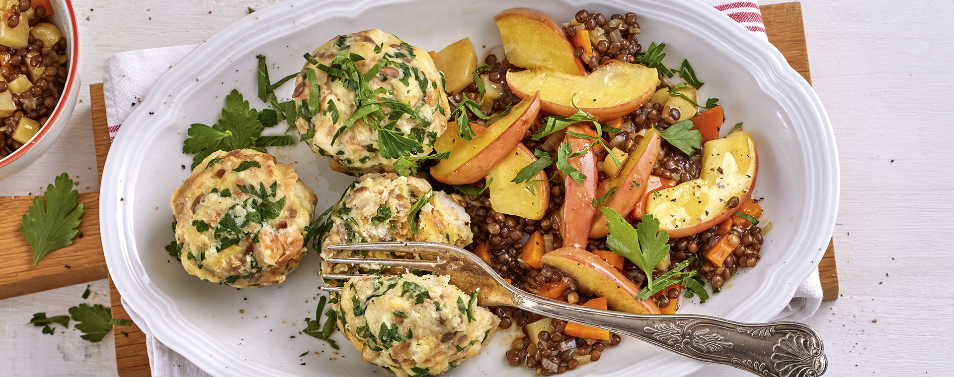 5 21 Sonnenblumenkernknoedel Mit Linsen Und Apfelspalten 1920x760px