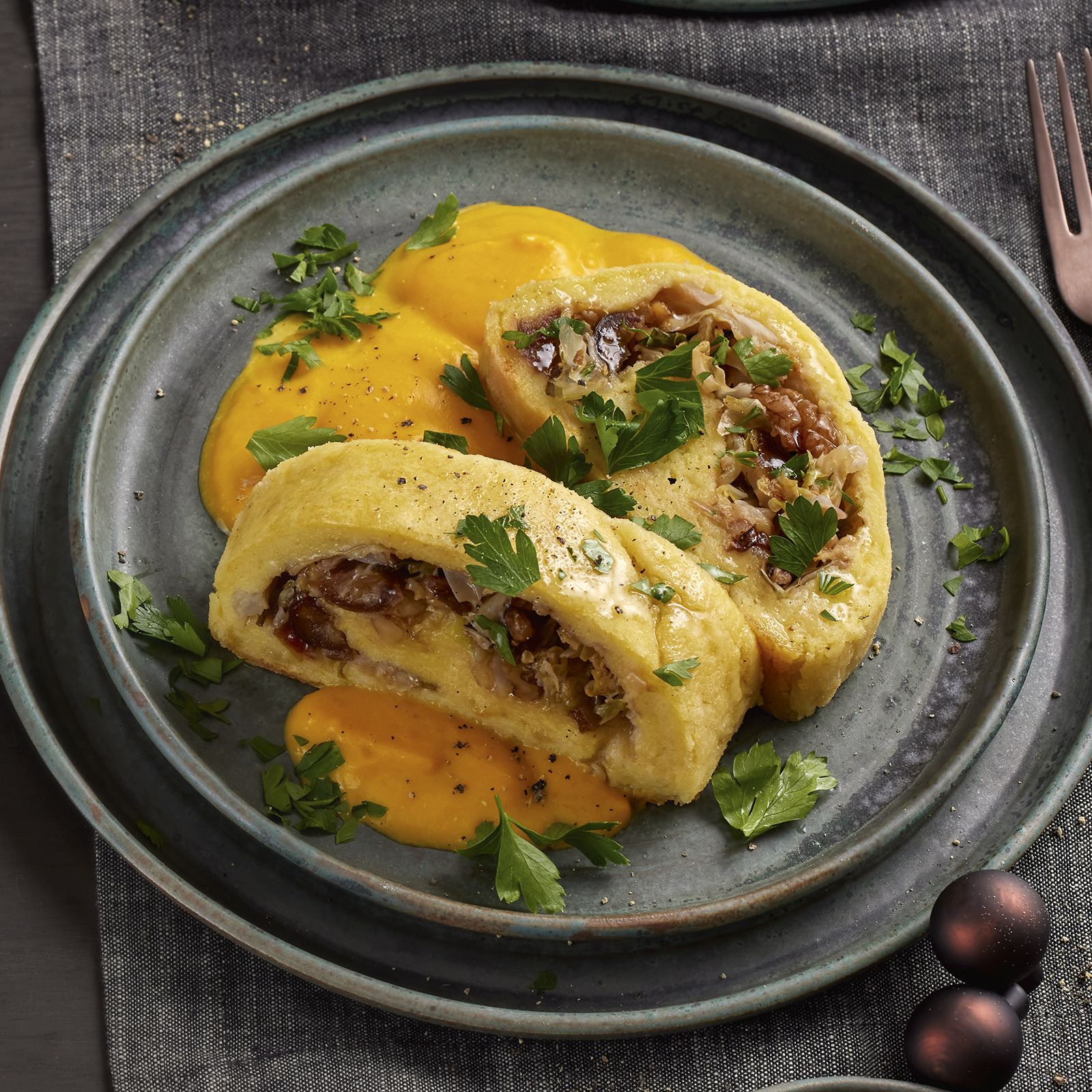 6 21 Gefuellte Kartoffelrolle Mit Kuerbissosse 1600x1600px