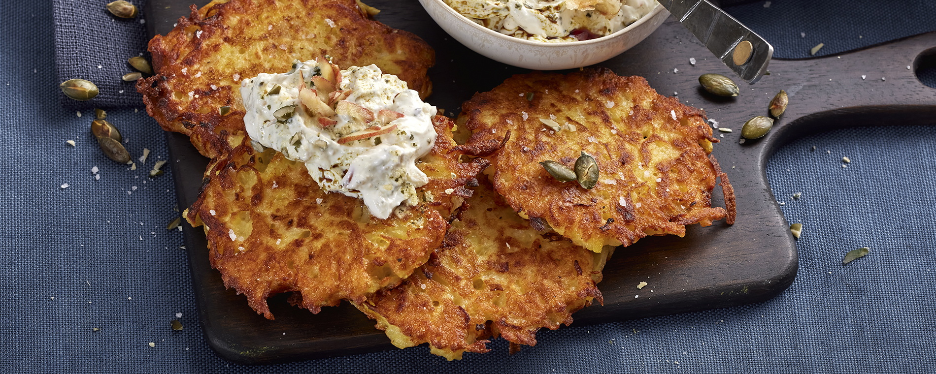 6 21 Kartoffelpuffer Mit Kuerbiskern Dip 1920x760px