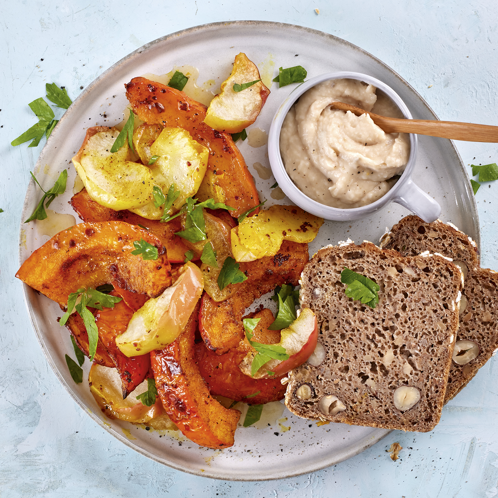 6 21 Kuerbis Apfel Gemuese Mit Bohnenhummus 1600x1600px