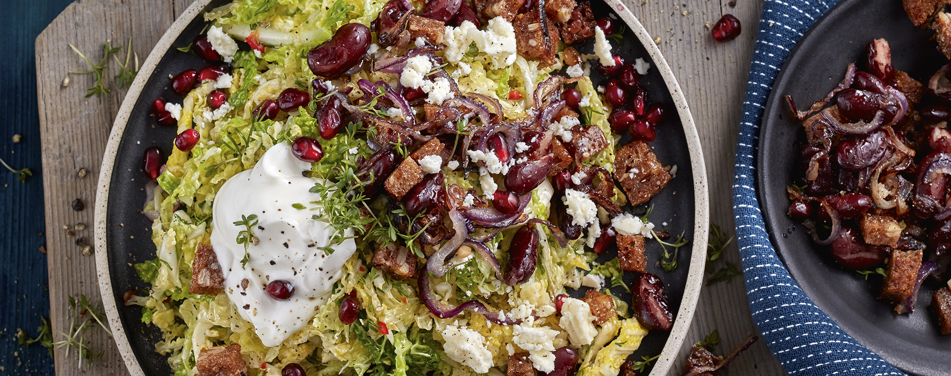 6 21 Wirsingsalat Mit Zwiebel Bohnen Brot Topping 1920x760px