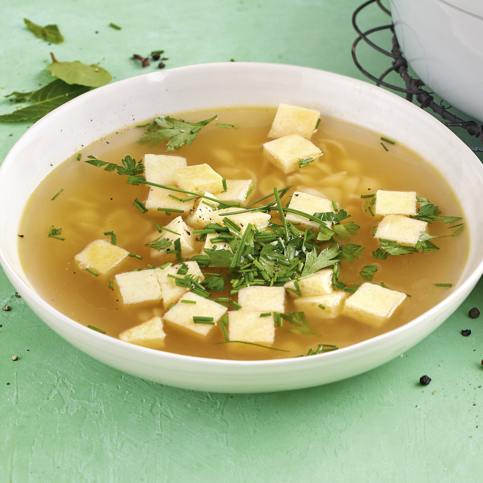 1 22 Dunkle Gemuesebruehe Mit Schoeberl 1600x1600px