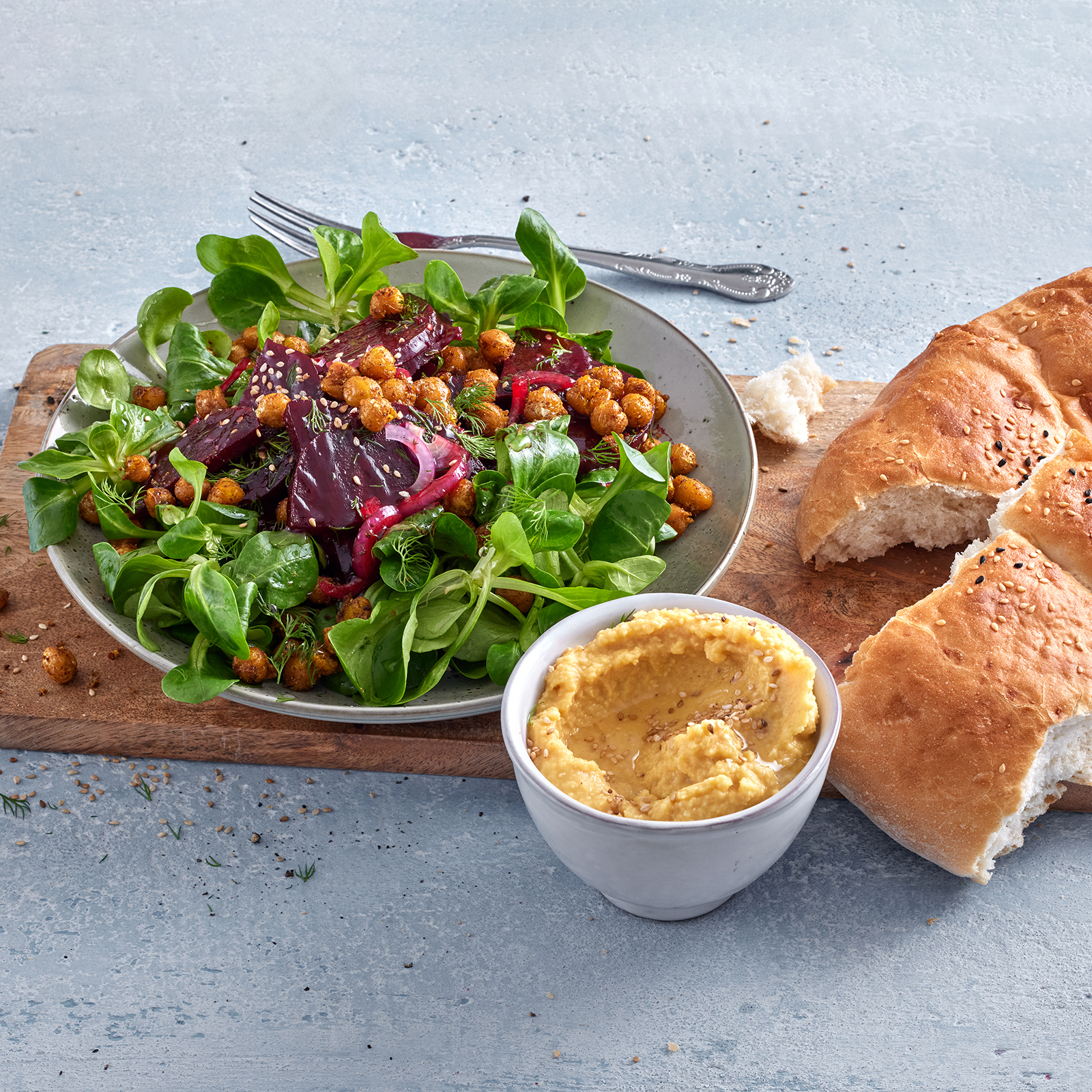 1 22 Linsenhummus Mit Rote Bete Salat Und Kichererbsen 1600x1600px