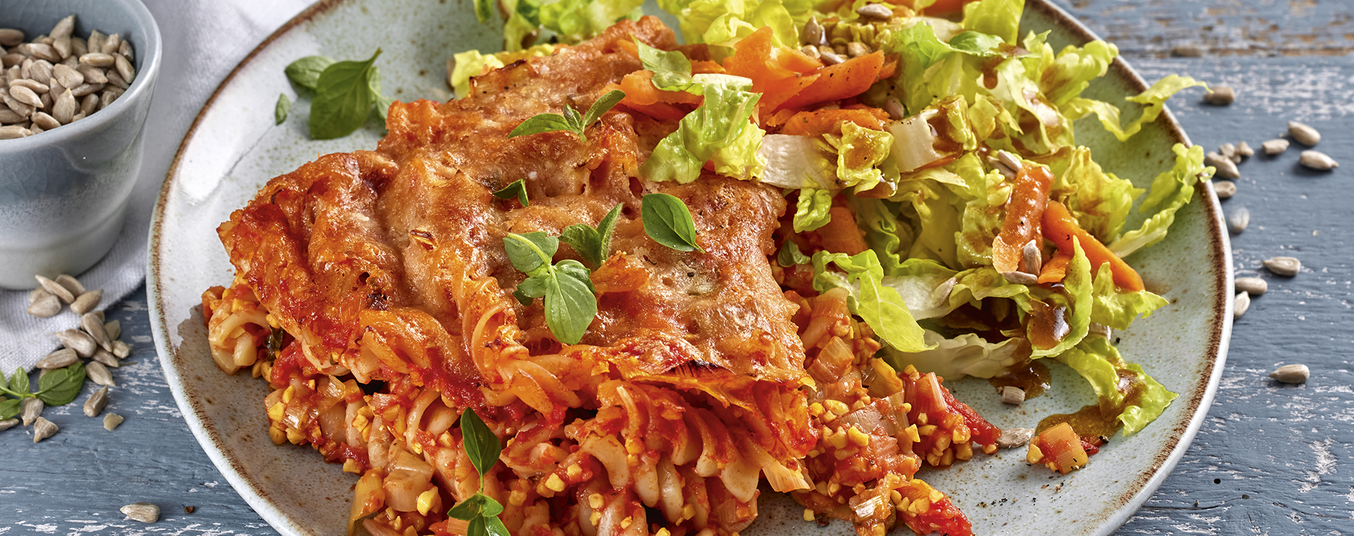 1 22 Lupinen Nudel Auflauf Mit Salat 1920x760px