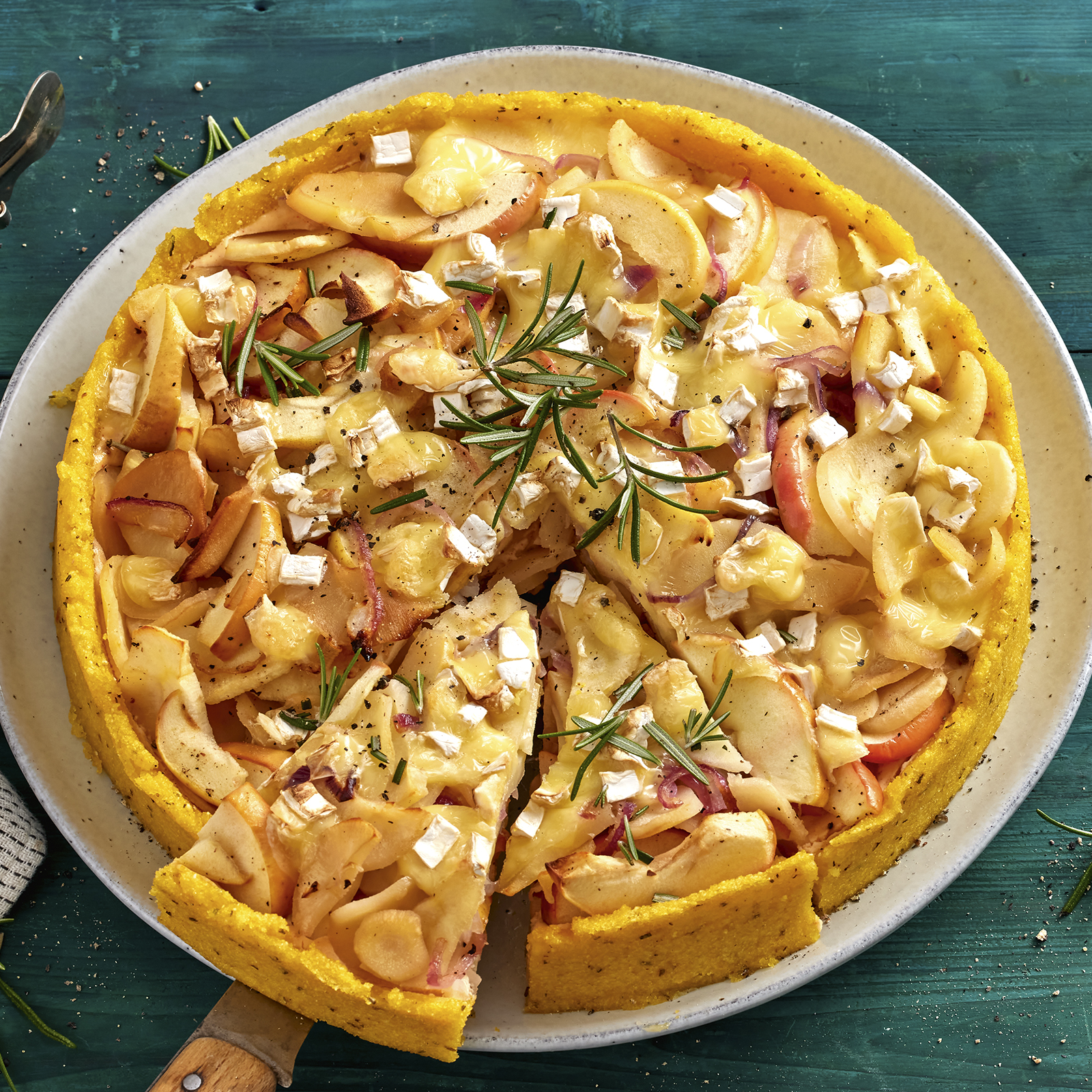 1 22 Pastinaken Apfel Quiche Mit Polentaboden 1600x1600px