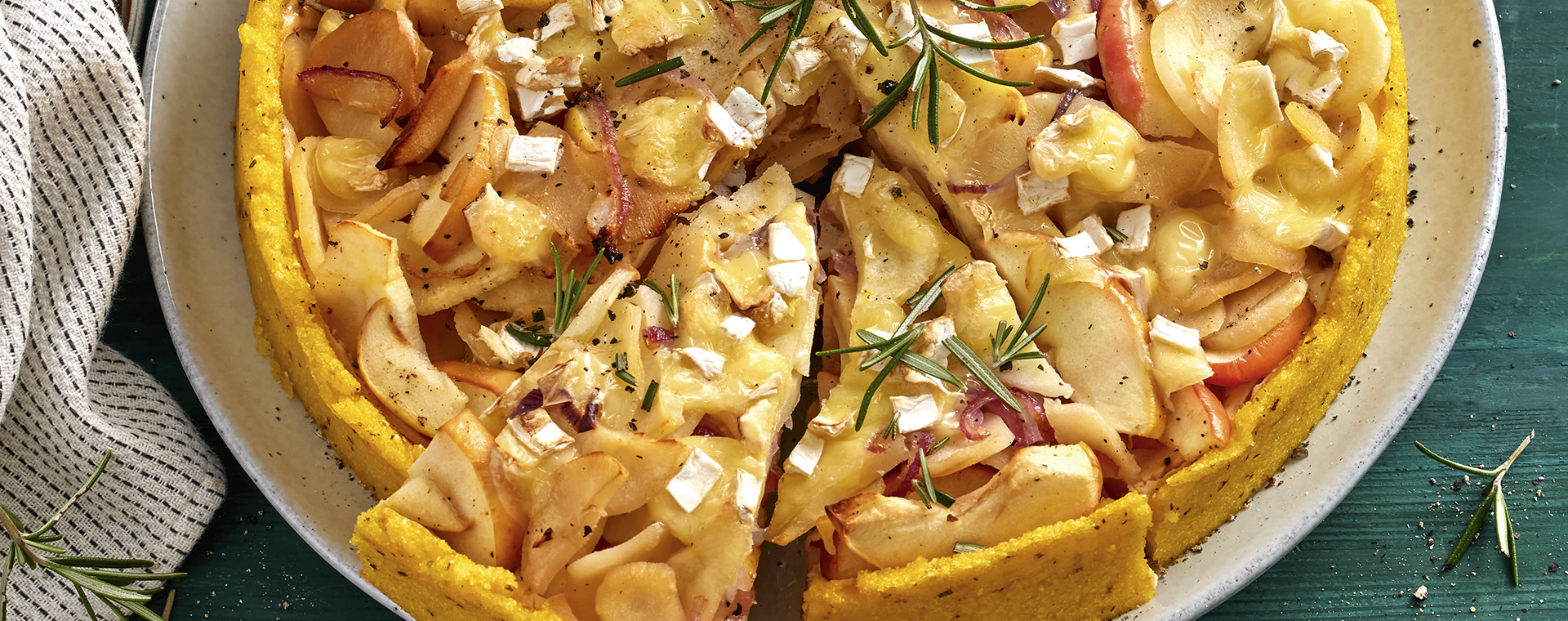 1 22 Pastinaken Apfel Quiche Mit Polentaboden 1920x760px