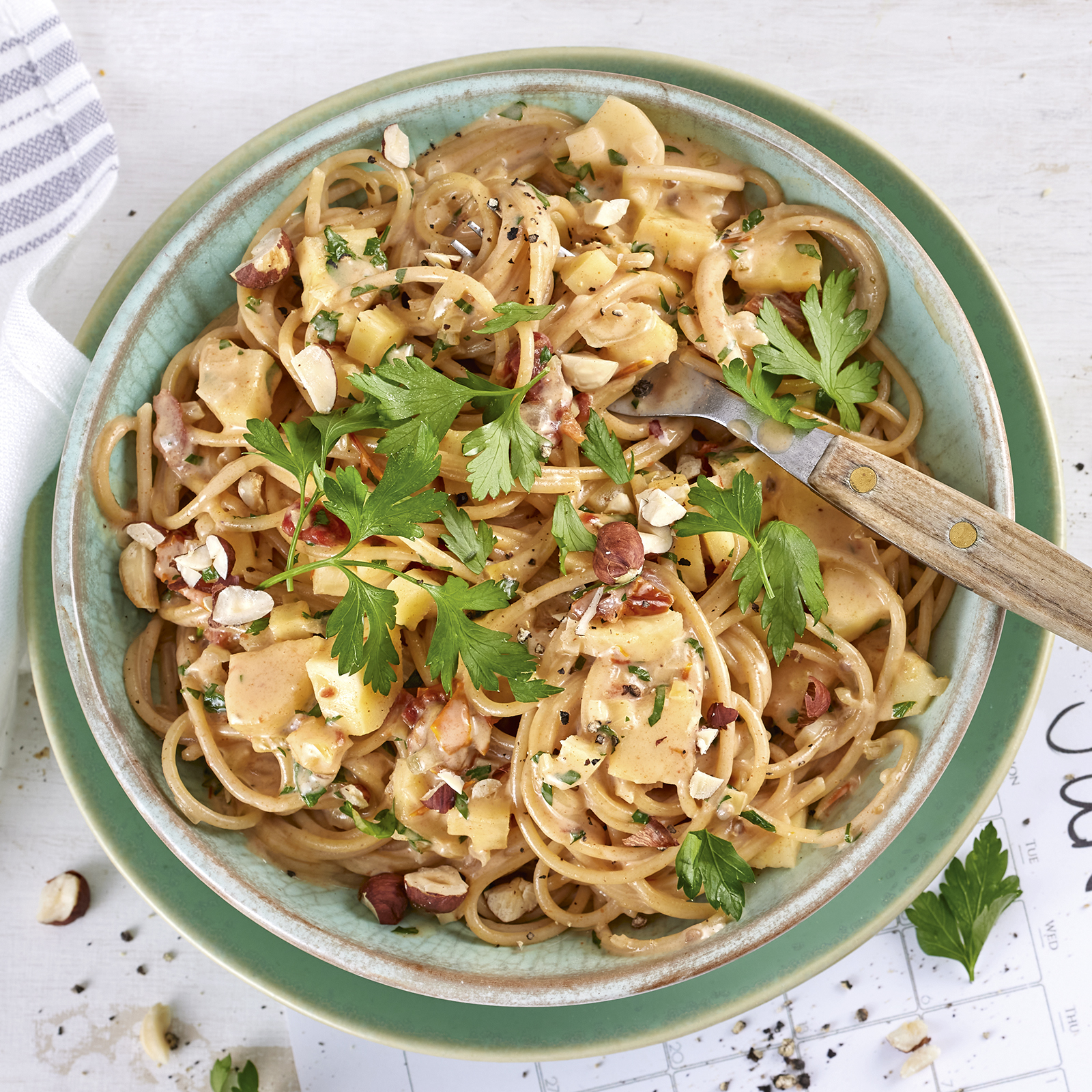 1 22 Spaghetti Mit Cremiger Pastinakensosse 1600x1600px