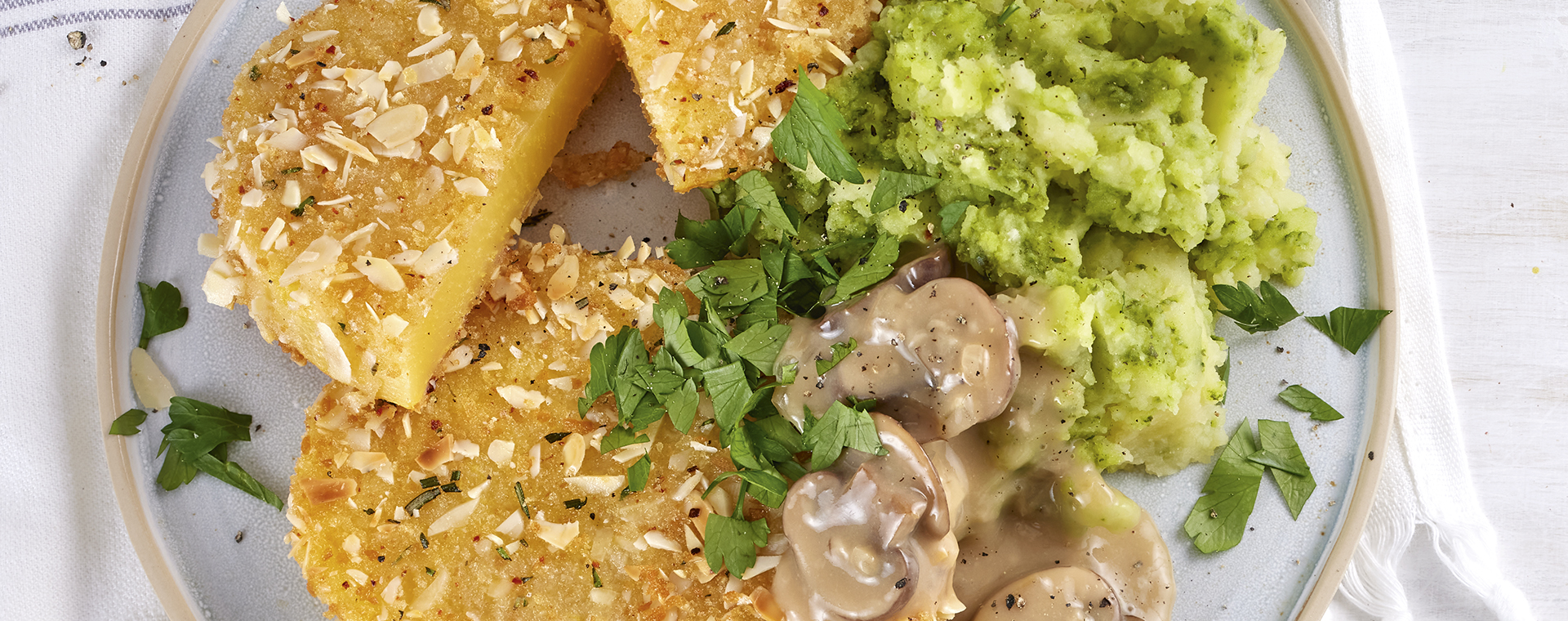 1 22 Steckruebenschnitzel Mit Petersilien Kartoffelstampf Und Pilzsosse 1920x760px