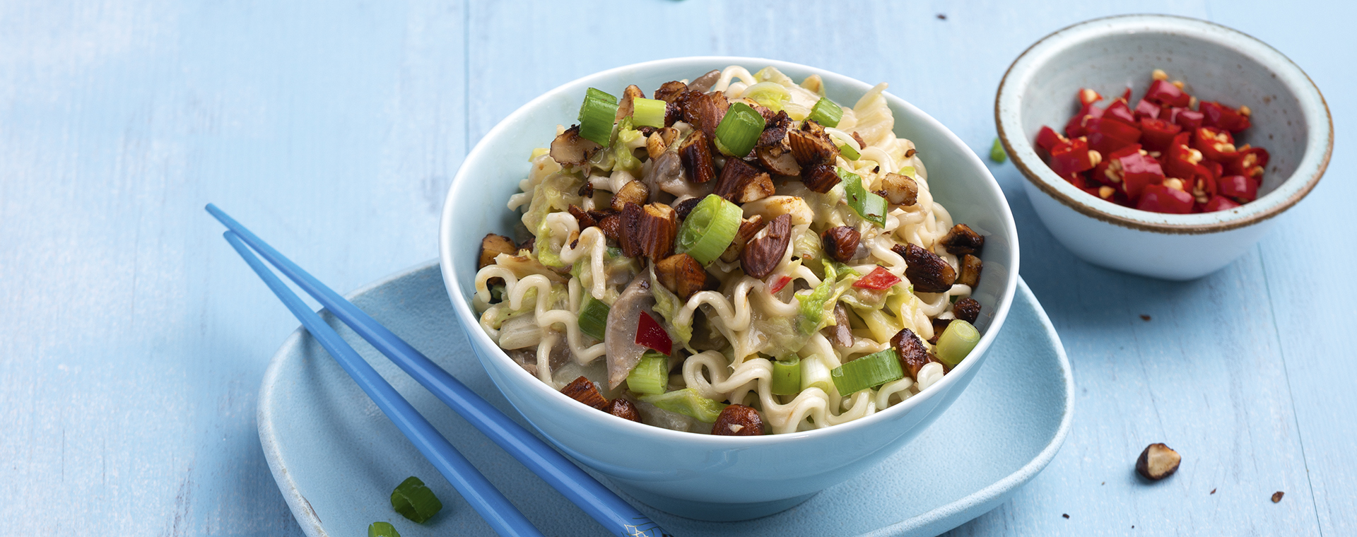 1 22 Wok Mit Chinakohl Und Cremiger Mandelsosse 1920x760px