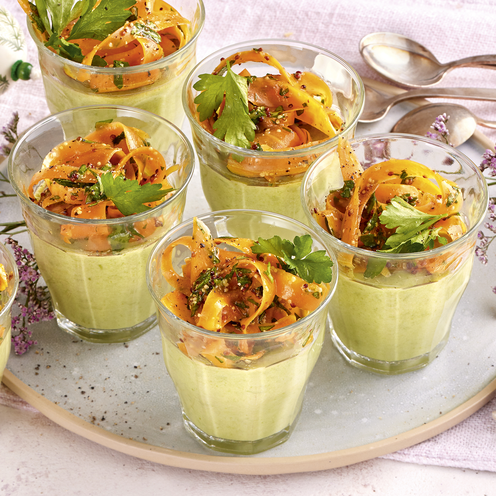 2 22 Erbsen Pannacotta Mit Kraeuter Senf Moehren 1600x1600px