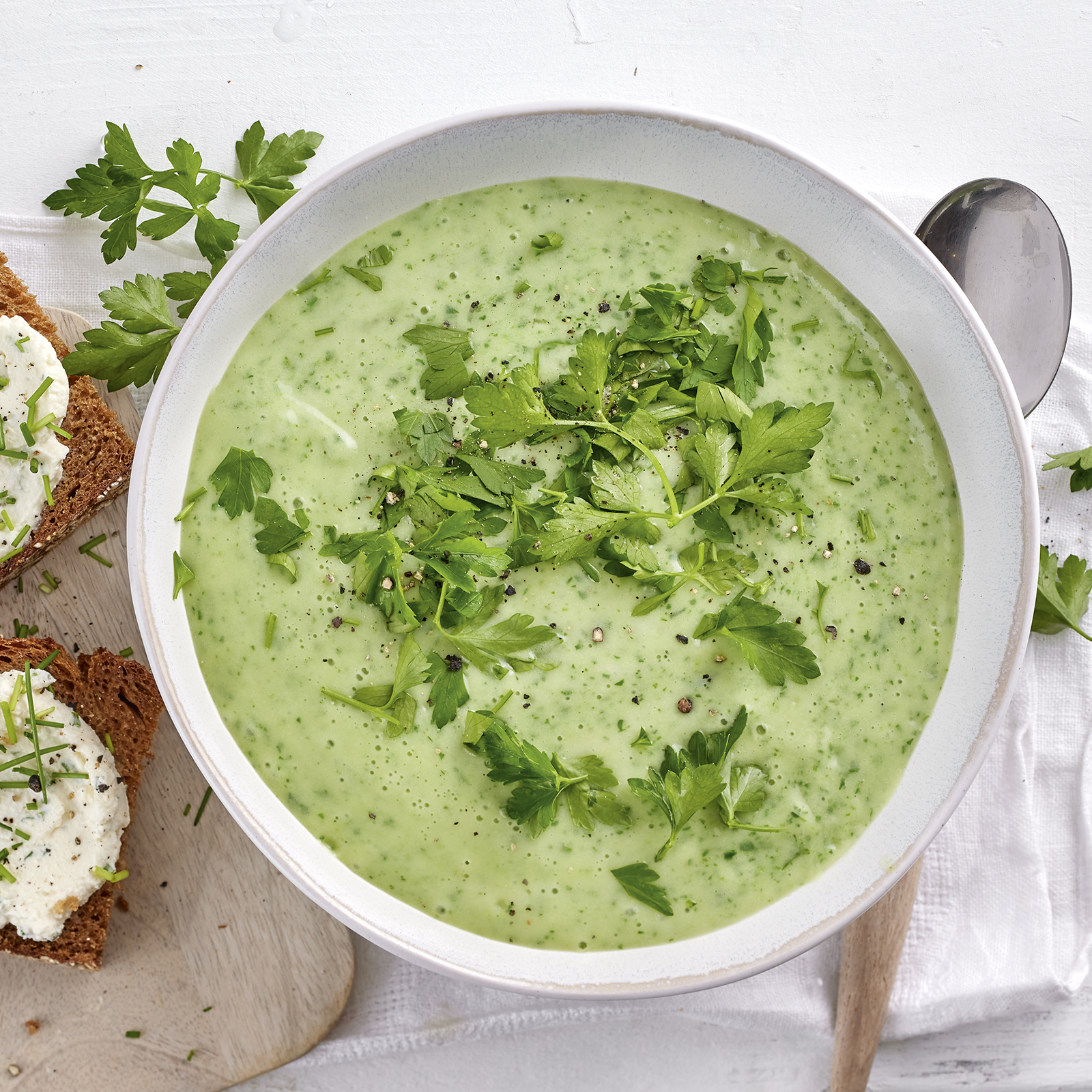 2 22 Petersiliencremesuppe Mit Frischkaese Schnitten 1600x1600px