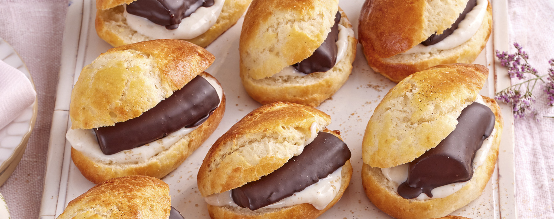 2 22 Vegane Suesse Hotdogs Mit Schokobananen 1920x760px