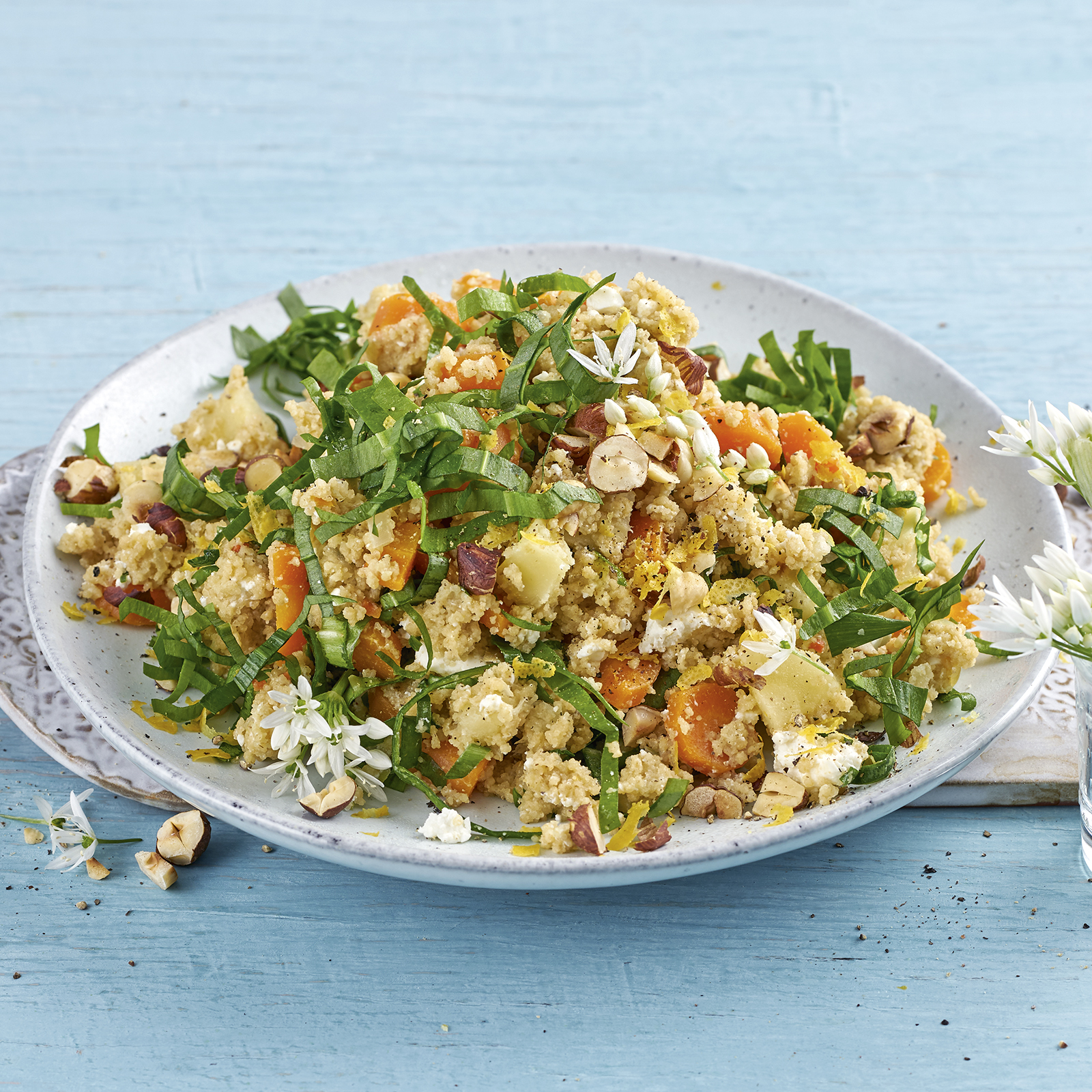 2 22 Zitroniger Baerlauch Couscous Mit Nusstopping 1600x1600px