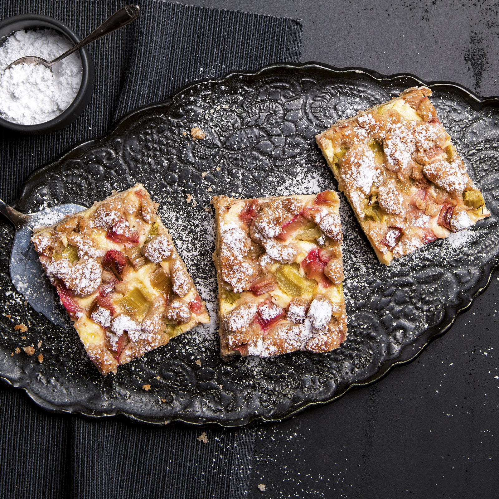 3 22 Rhabarber Kaesekuchen Mit Streuseln 1600x1600px