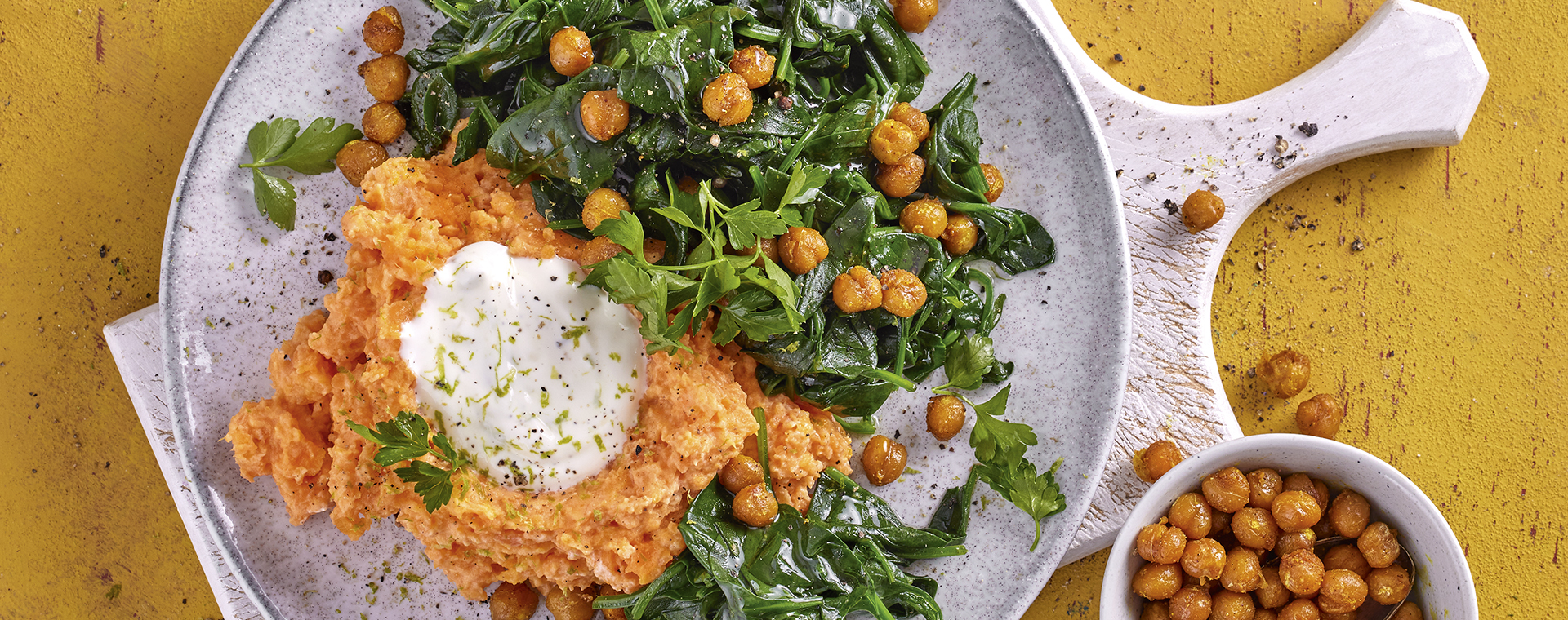 3 22 Suesskartoffelstampf Mit Spinat Und Limettenjoghurt 1920x760px