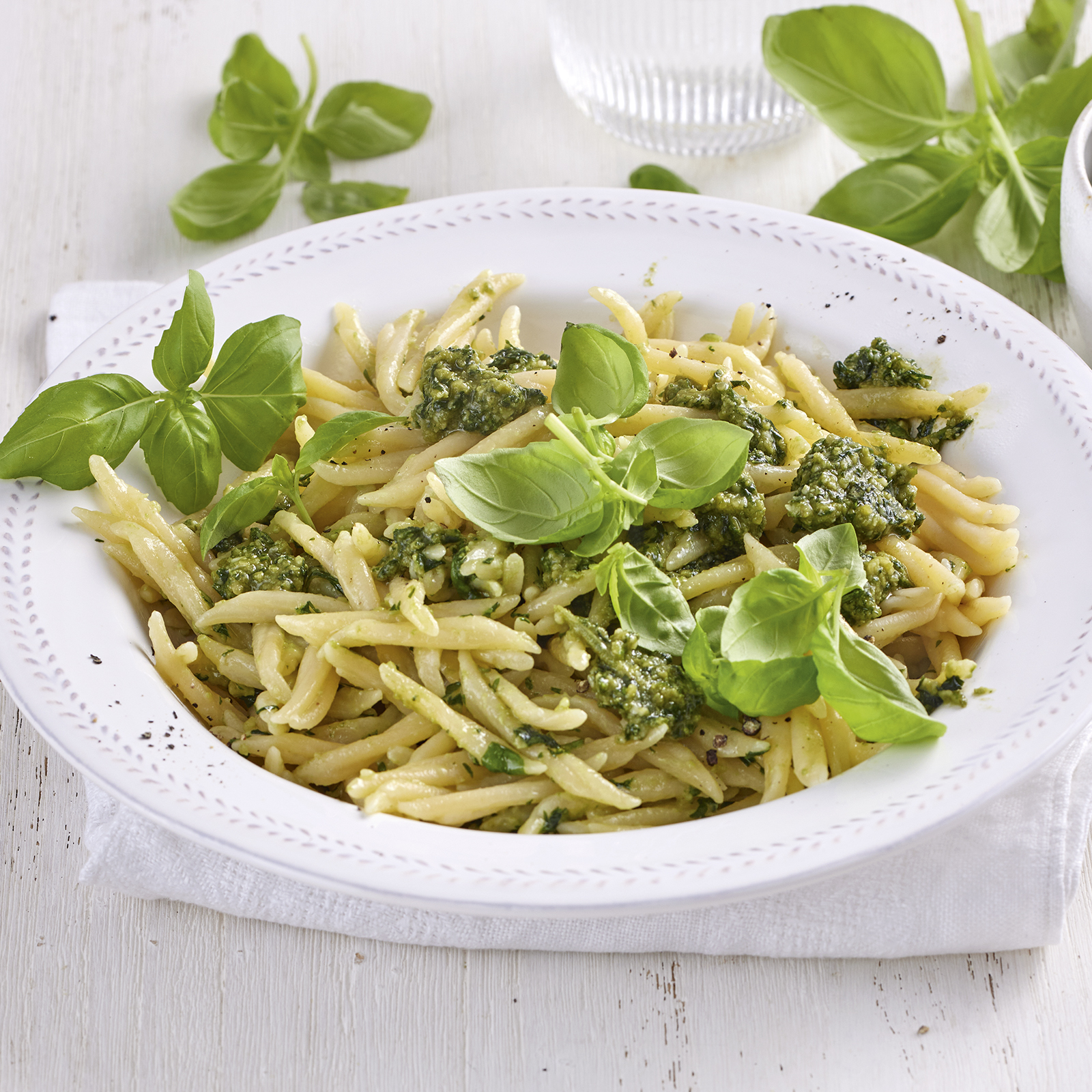4 22 Pesto Alla Genovese Mit Trofie 1600x1600px