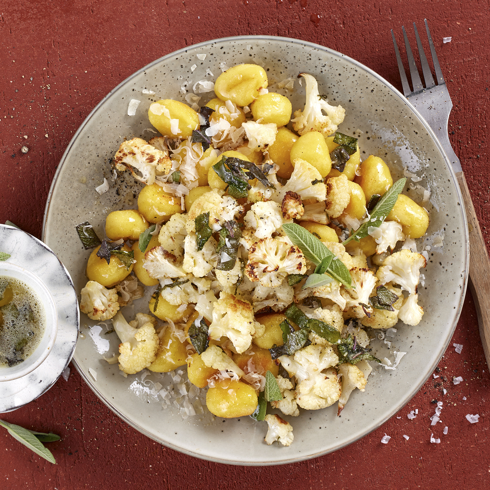 5 22 Geroesteter Blumenkohl Mit Gnocchi Und Salbeibutter 1600x1600px