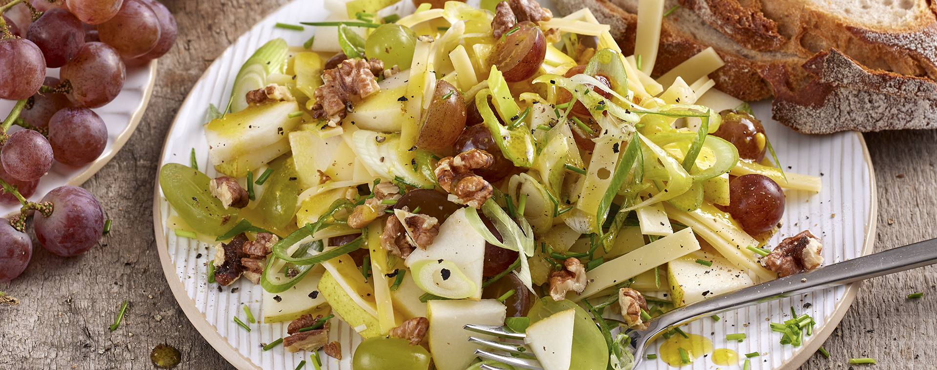 5 22 Kaese Birnen Salat Mit Trauben Und Walnuessen 1920x760px