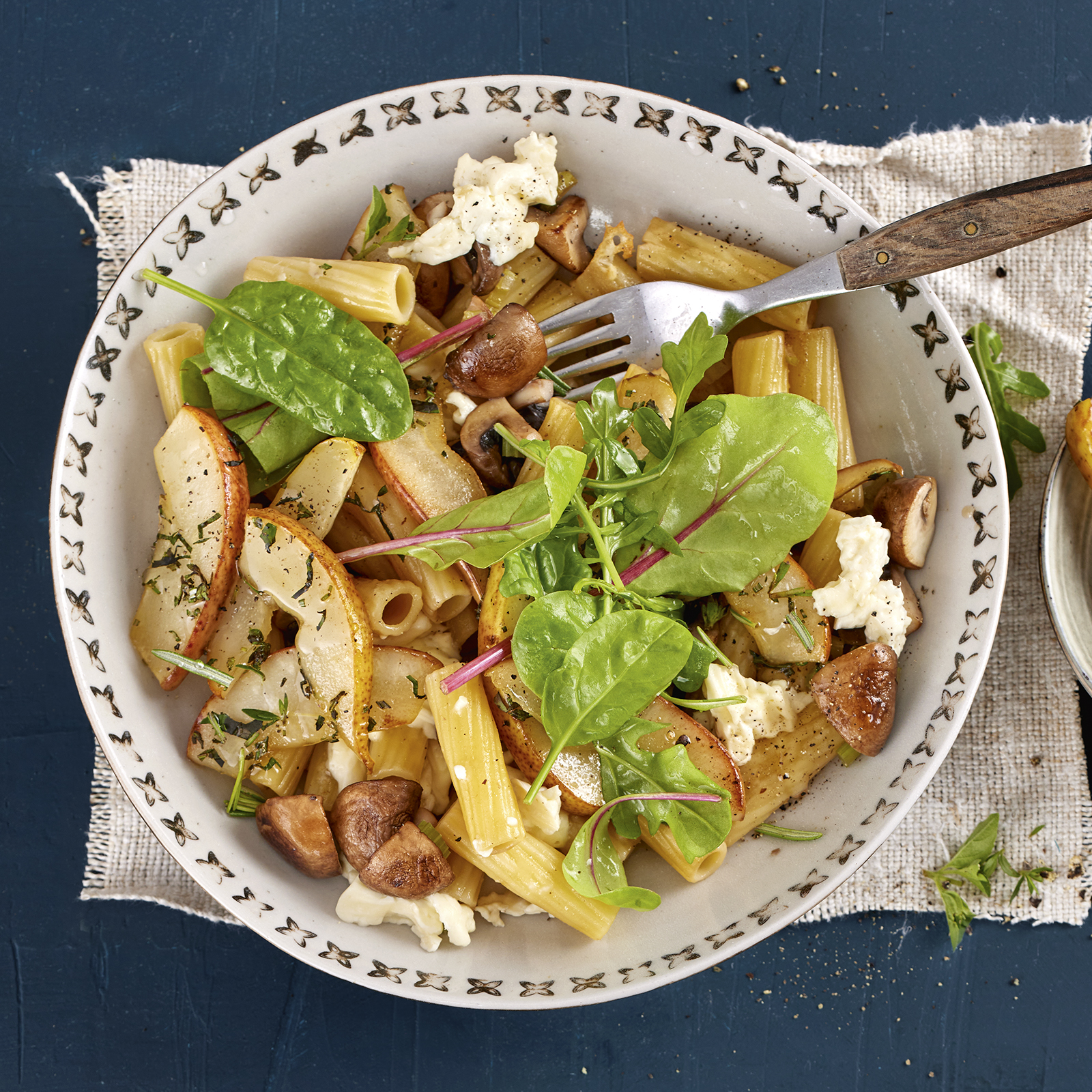 5 22 Nudelpfanne Mit Pilzen Und Birnen 1600x1600px