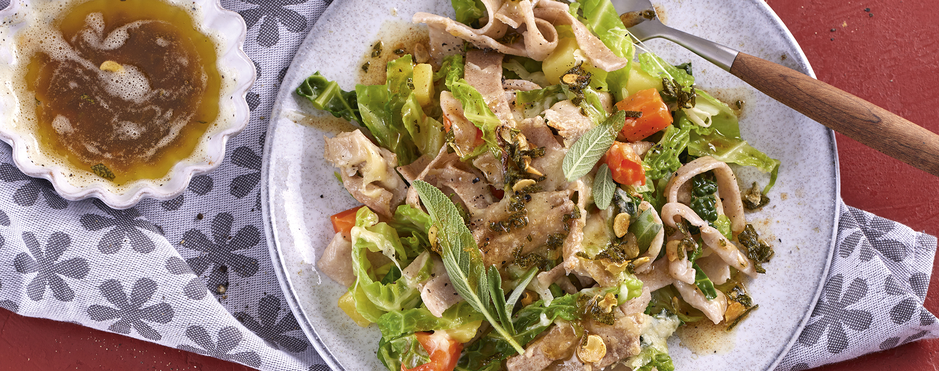 5 22 Puschlaver Pizzoccheri Mit Gemuese Und Salbeibutter 1920x760px