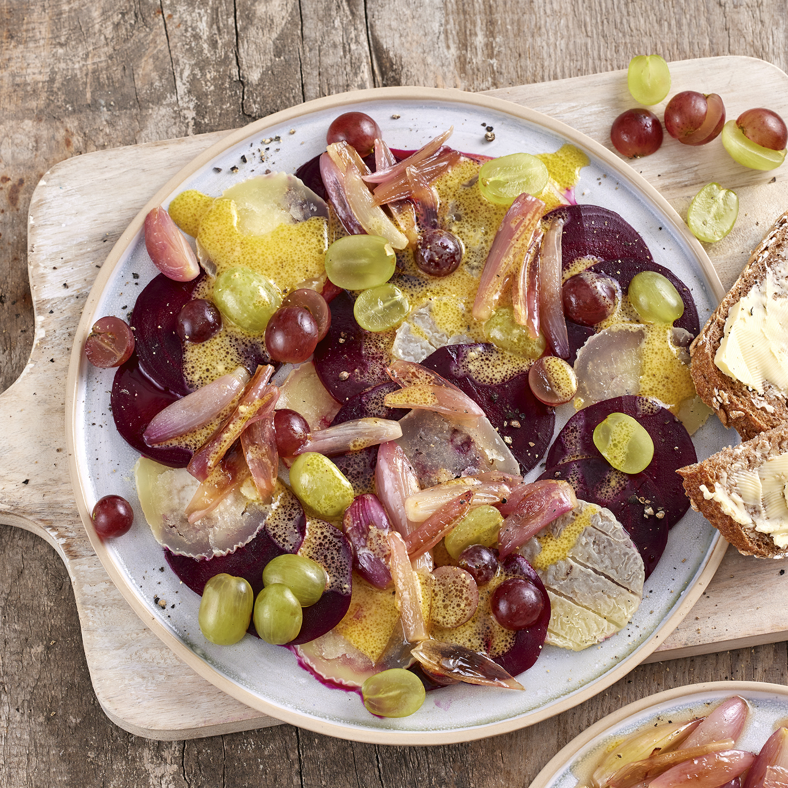 5 22 Rote Bete Handkaese Carpaccio Mit Honigschalotten 1600x1600px