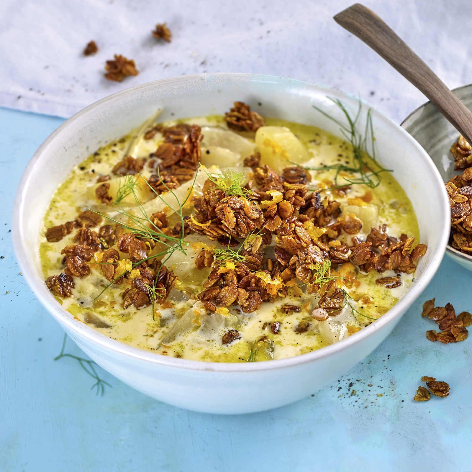 6 22 Fenchelsuppe Mit Wuerzigem Emmerflocken Topping 1600x1600px