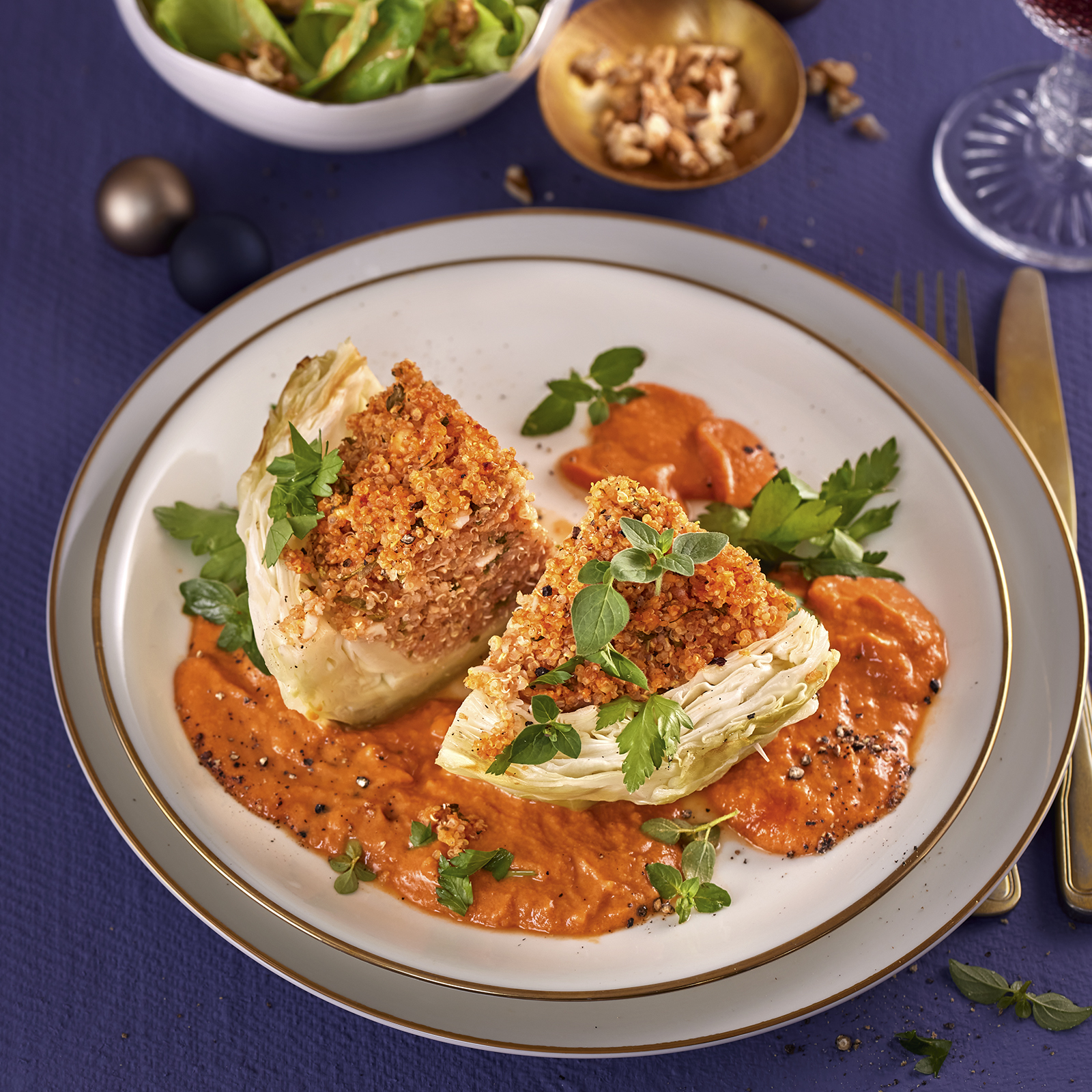 6 22 Gefuellter Weisskohl Mit Quinoa Auf Tomatensosse 1600x1600px