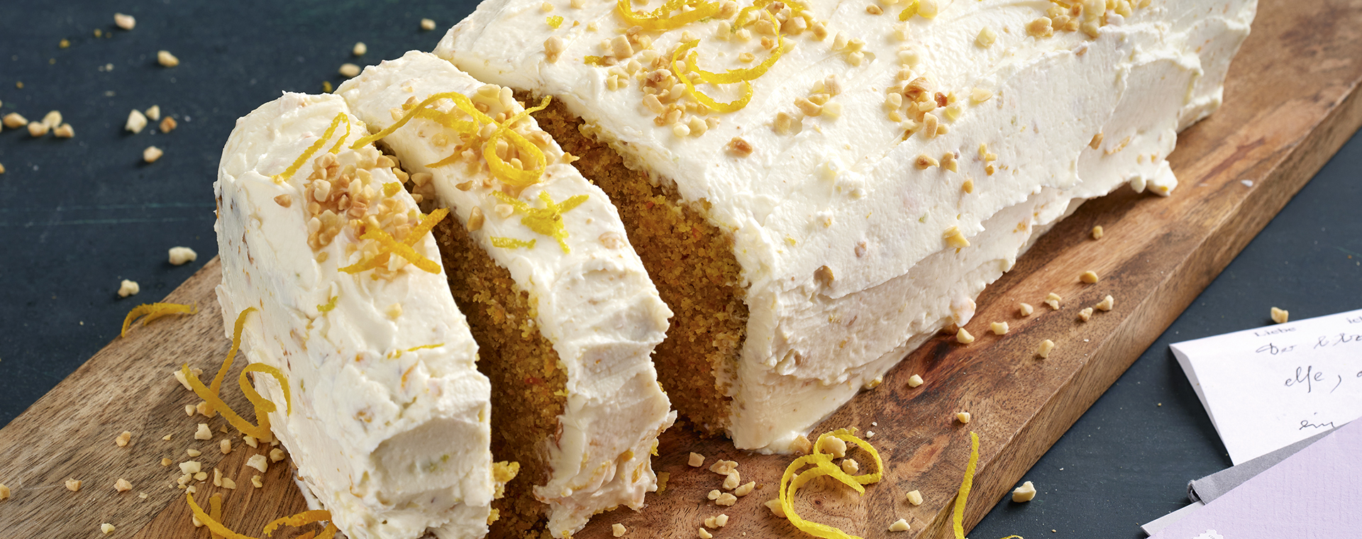 6 22 Kuerbis Griesskuchen Mit Orangen Frischkaese Topping 1920x760px