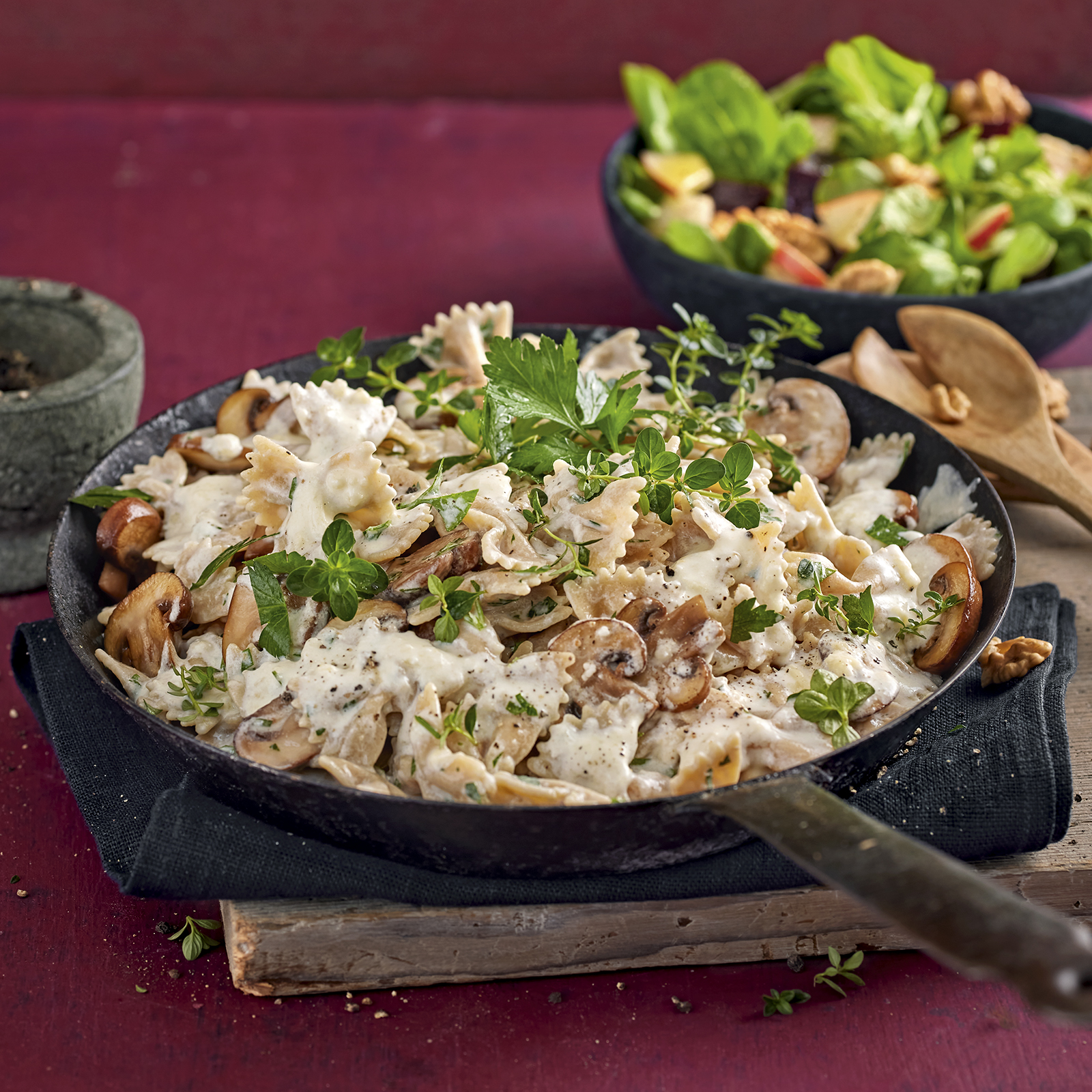 6 22 Nudel Pilz Pfanne Mit Kaesesosse 1600x1600px