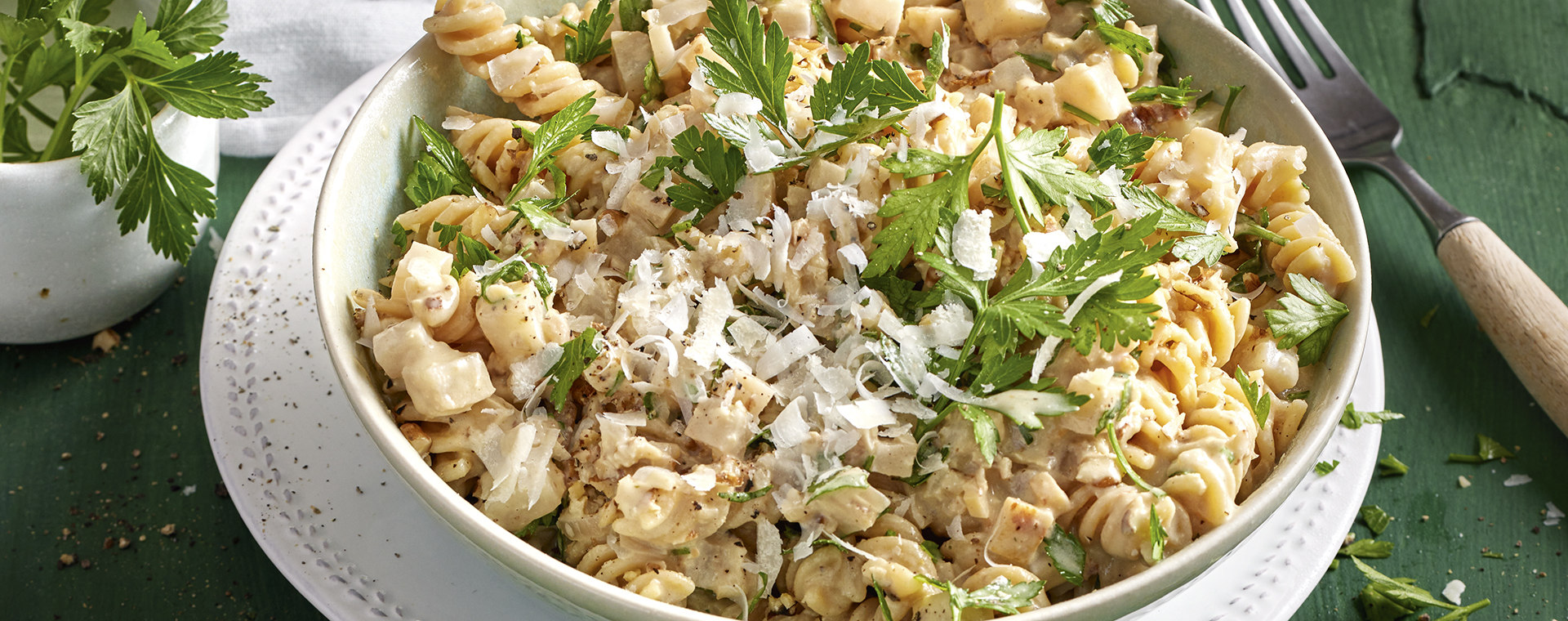 6 22 Pasta Mit Sellerie Walnuss Sosse 1920x760px