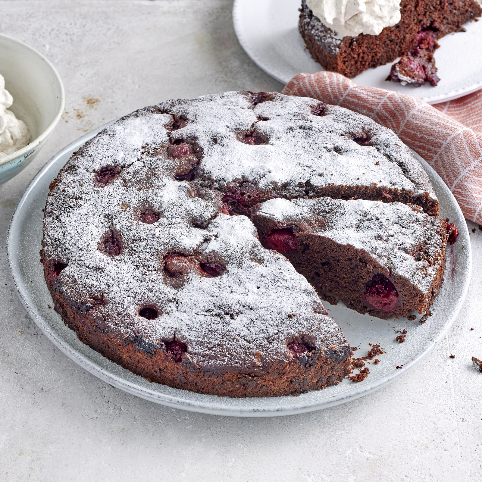 6 22 Sauerteig Schokokuchen Mit Kirschen 1600x1600px