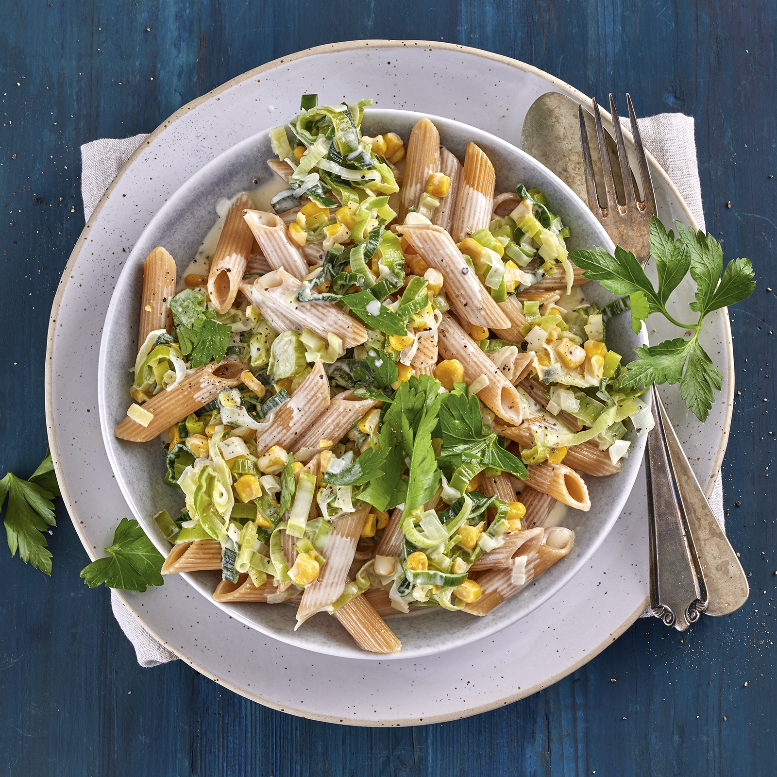 6 22 Vollkornpasta Mit Lauch Mais Sahneso%C3%9Fe 1600x1600px