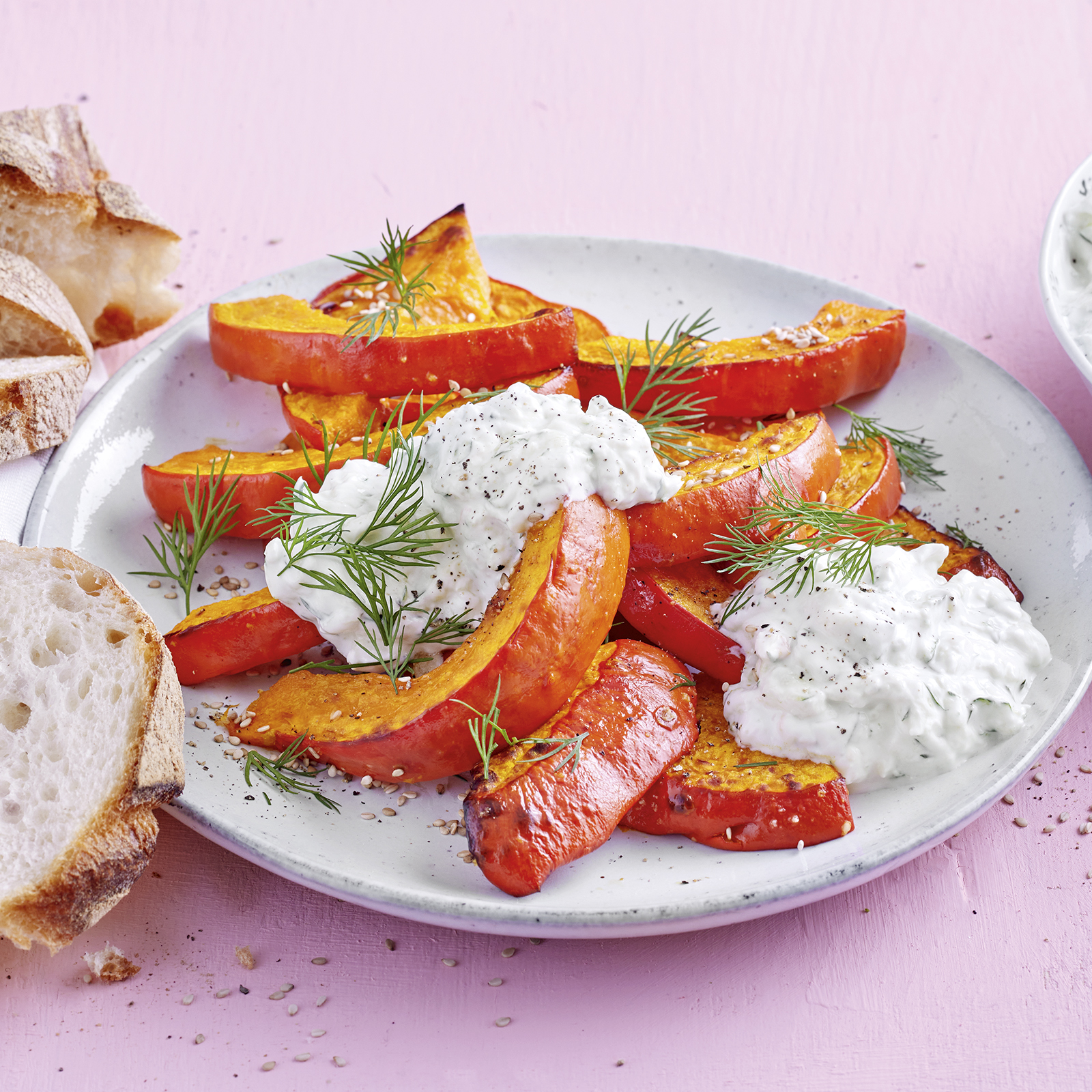 1 23 Gebackene Kuerbisspalten Mit Zaziki 1600x1600px