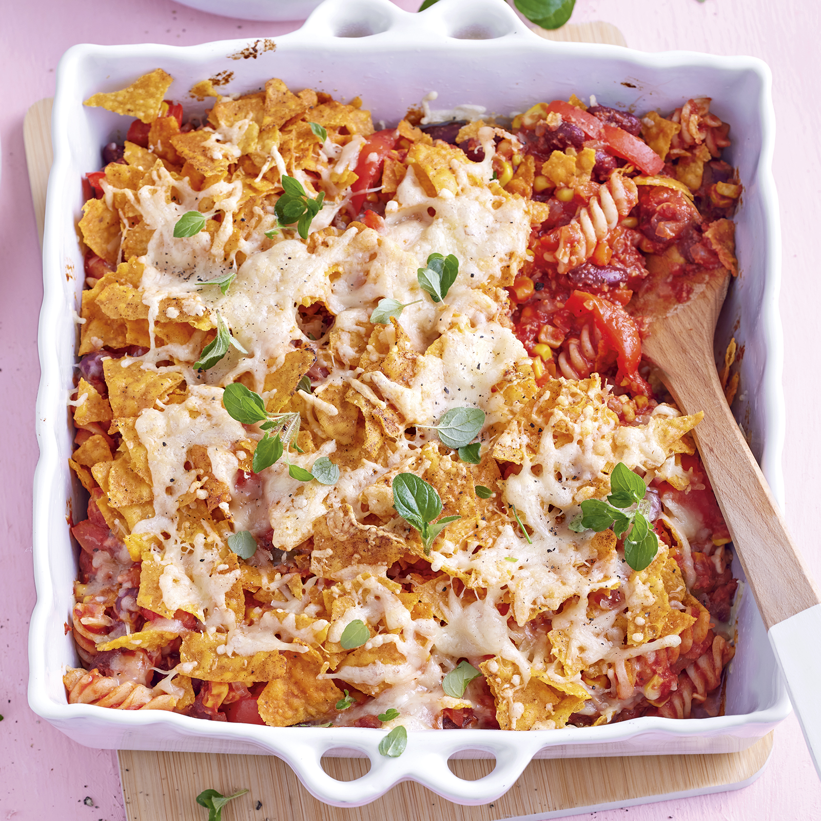 1 23 Mexikanischer Nudelauflauf Mit Nachokruste 1600x1600px