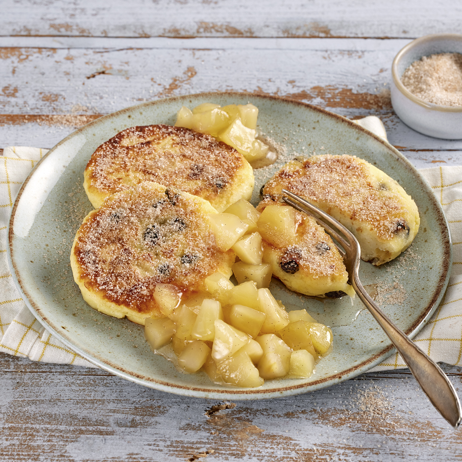 1 23 Quarkkaeulchen Mit Apfelkompott 1600x1600px