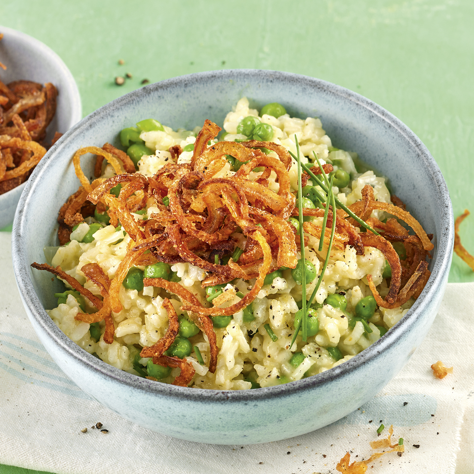 2 23 Erbsenrisotto Mit Roestzwiebeln 1600x1600px