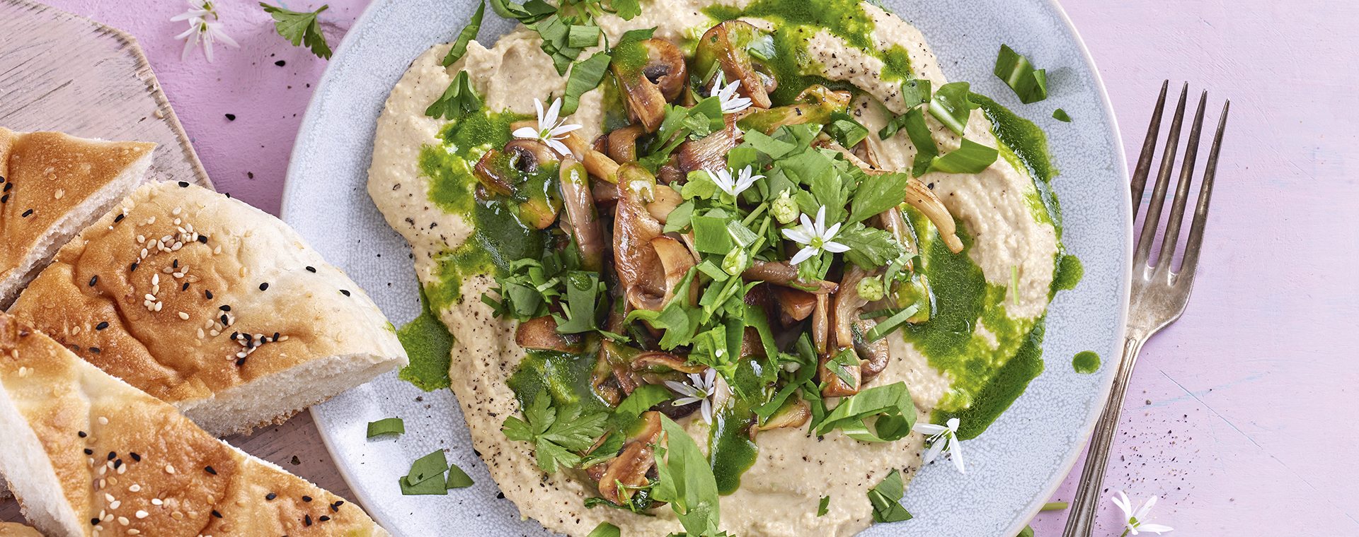 2 23 Joghurthummus Mit Balsamicopilzen Und Baerlauchoel 1920x760px