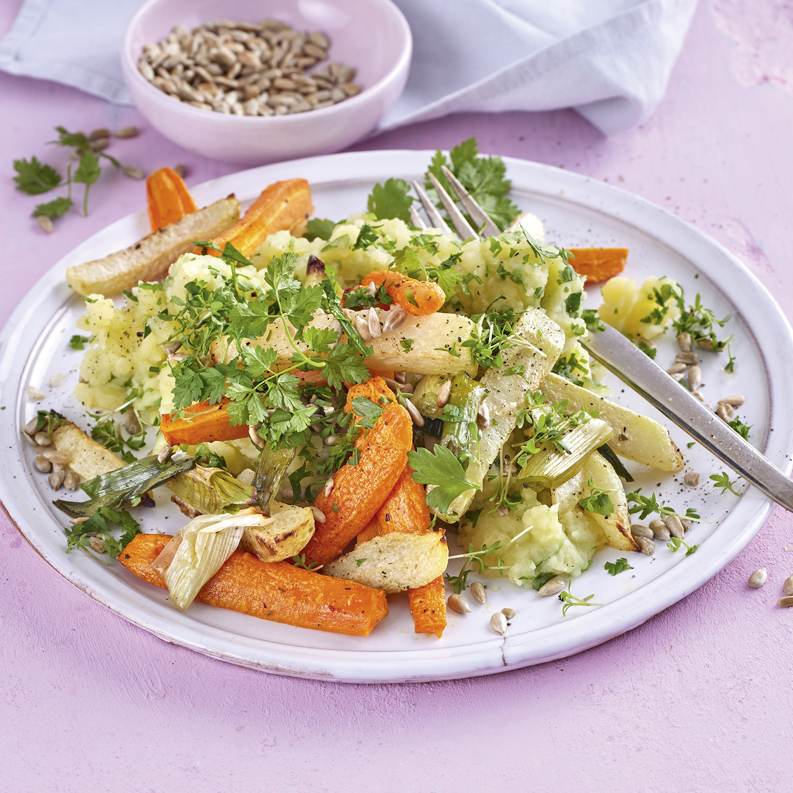 2 23 Kraeuter Kartoffelpueree Mit Ofengemuese 1600x1600px