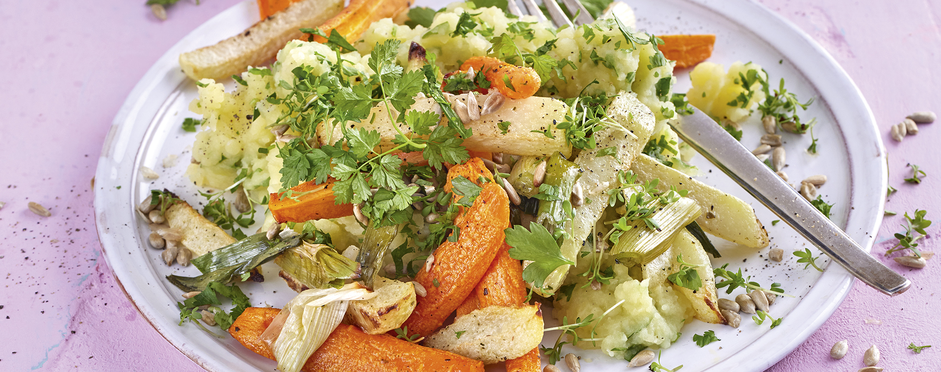 2 23 Kraeuter Kartoffelpueree Mit Ofengemuese 1920x760px