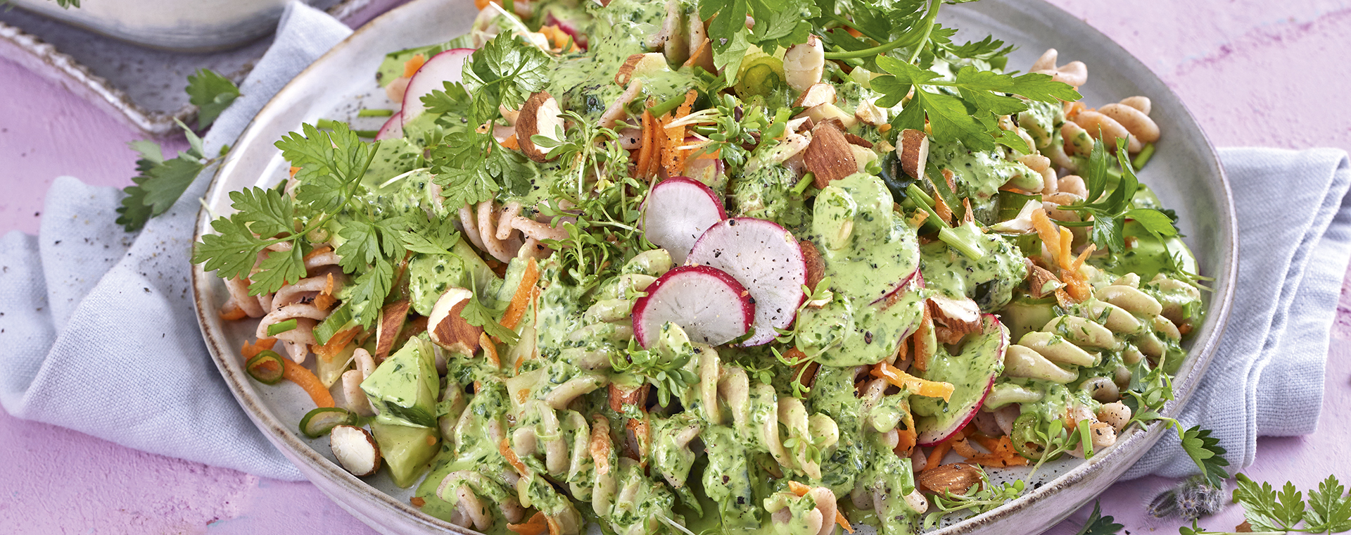 2 23 Nudelsalat Mit Gruene Sosse Dressing 1920x760px