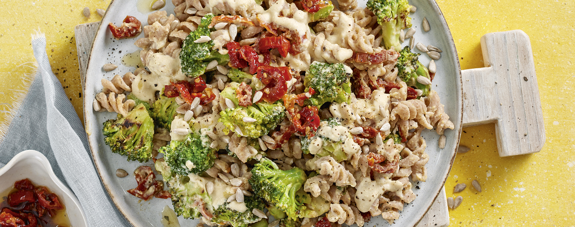 3 23 Cremige Brokkoli Pasta Mit Getrockneten Tomaten 1920x760px