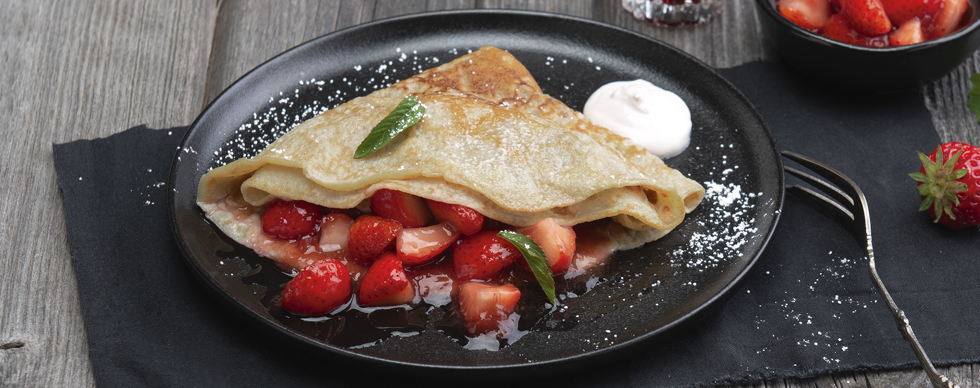 3 23 Crepes Mit Beschwipsten Erdbeeren 1920x760px