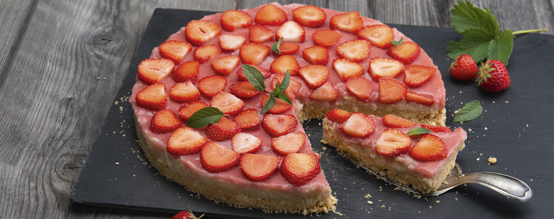 3 23 Milchreistorte Mit Erdbeeren 1920x760px