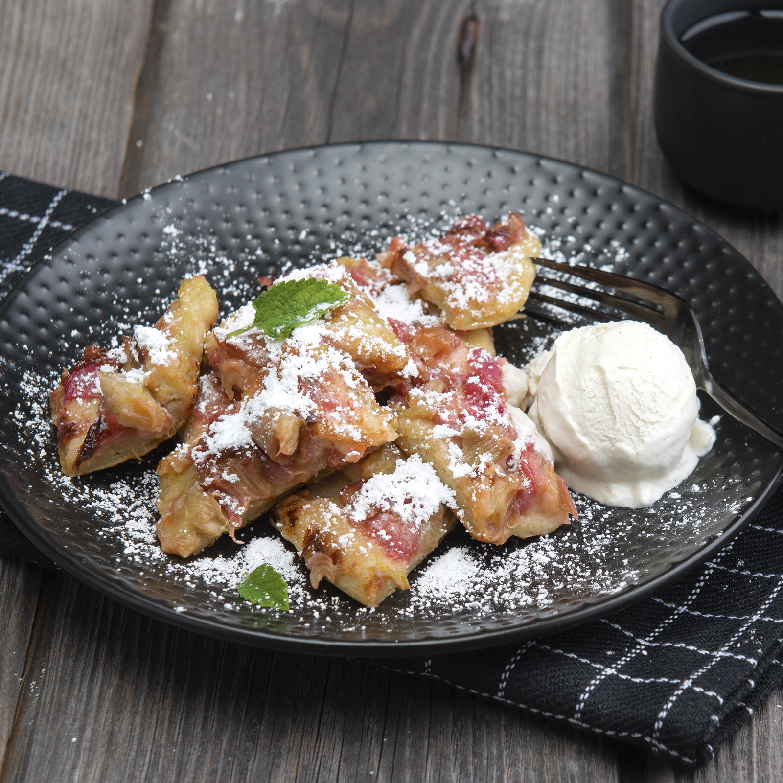 3 23 Rhabarber Schmarrn Mit Vanilleeis 1600x1600px