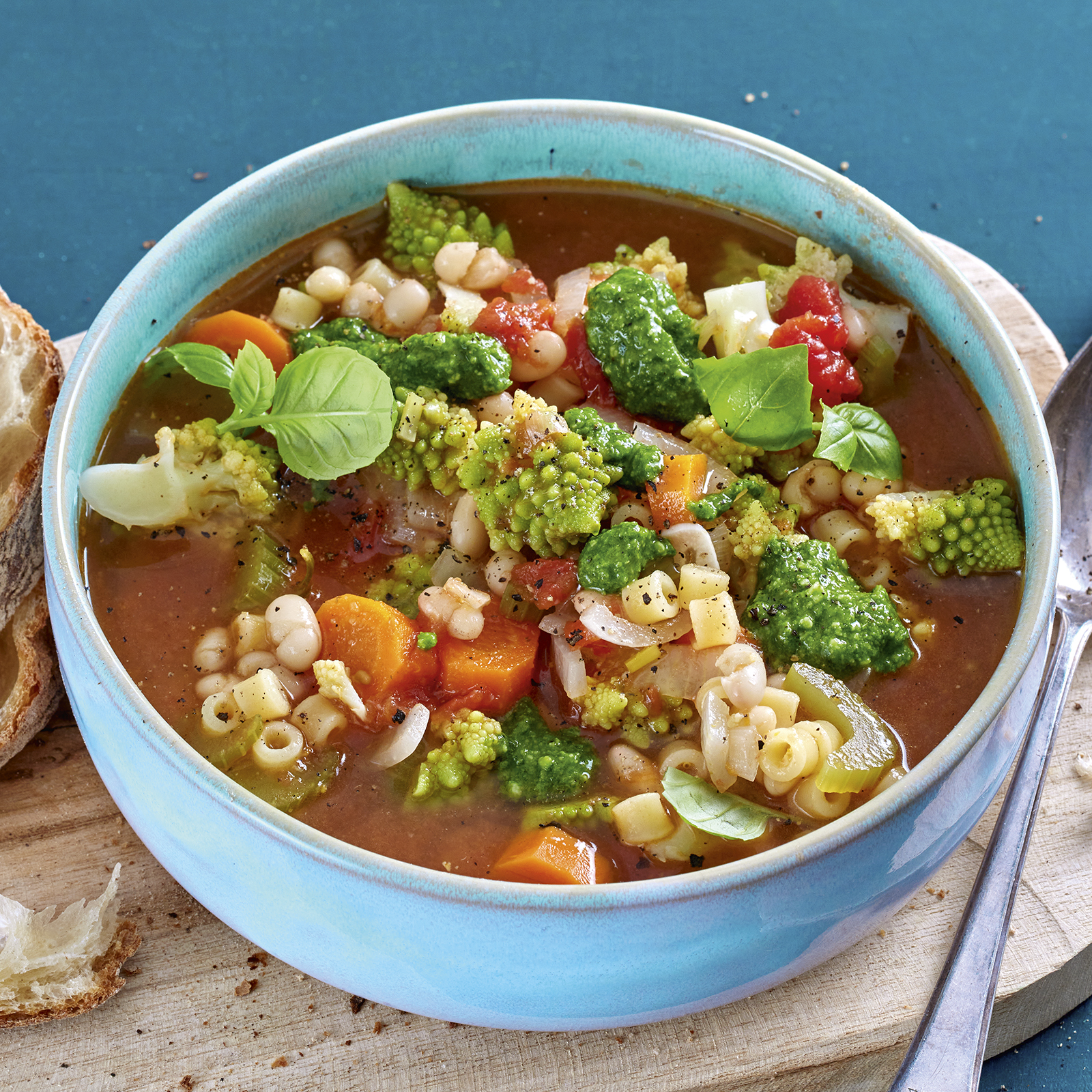 3 23 Romanesco Minestrone Mit Basilikumpesto 1600x1600px