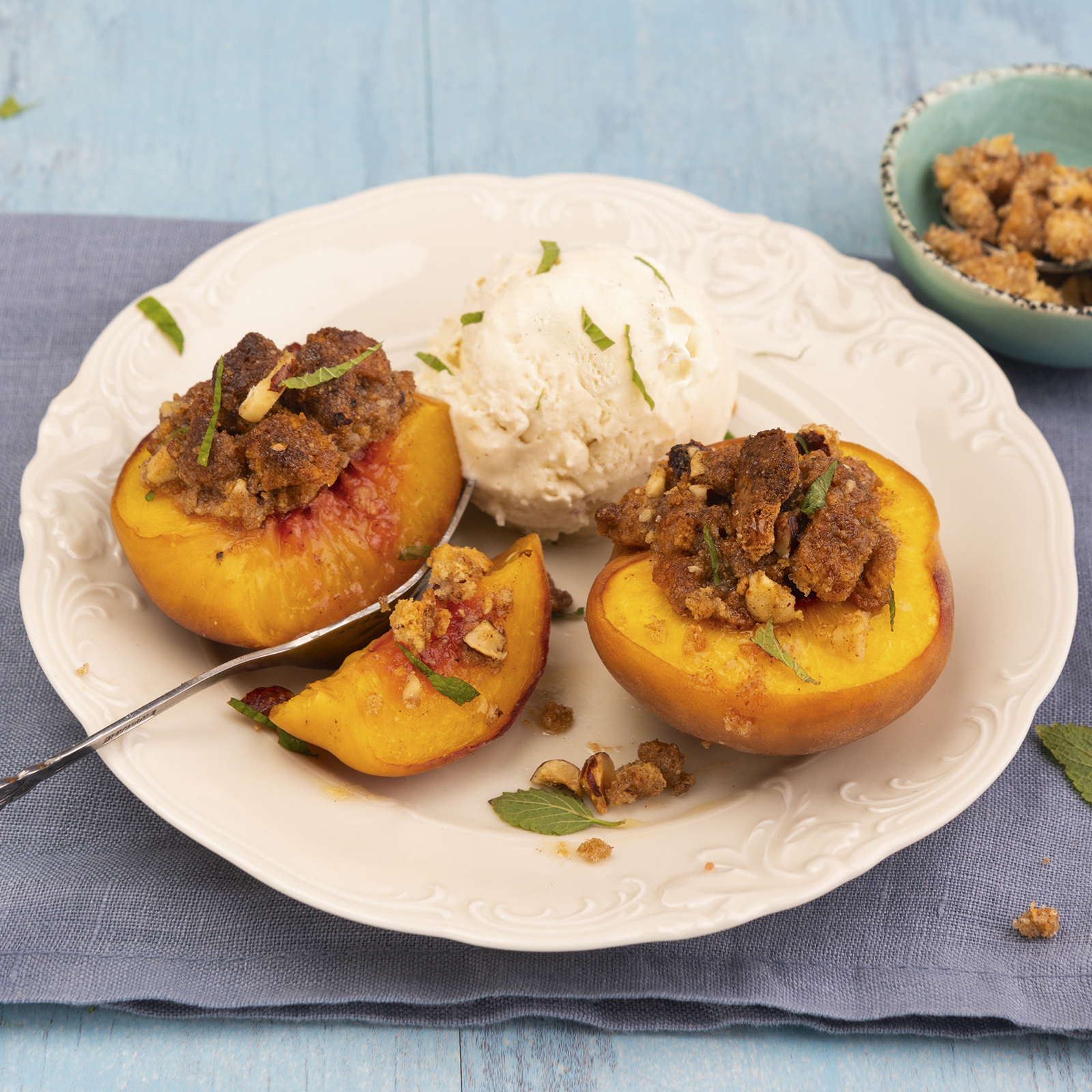 4 23 Gebackene Pfirsiche Mit Cantuccini Nuss Fuellung 1600x1600px