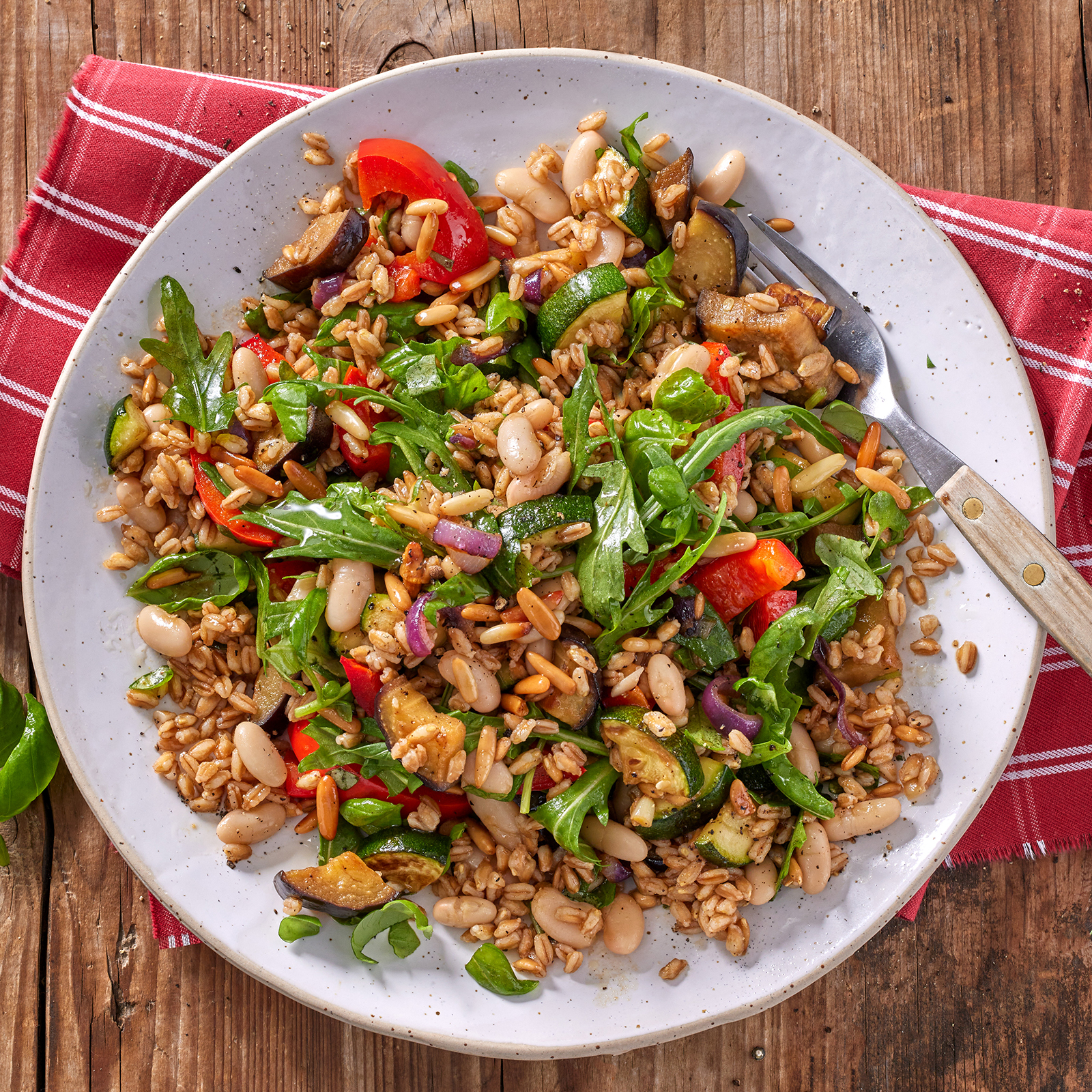 4 23 Lauwarmer Dinkelsalat Mit Cannellini Bohnen Und Gebratenem Gemuese 1600x1600px