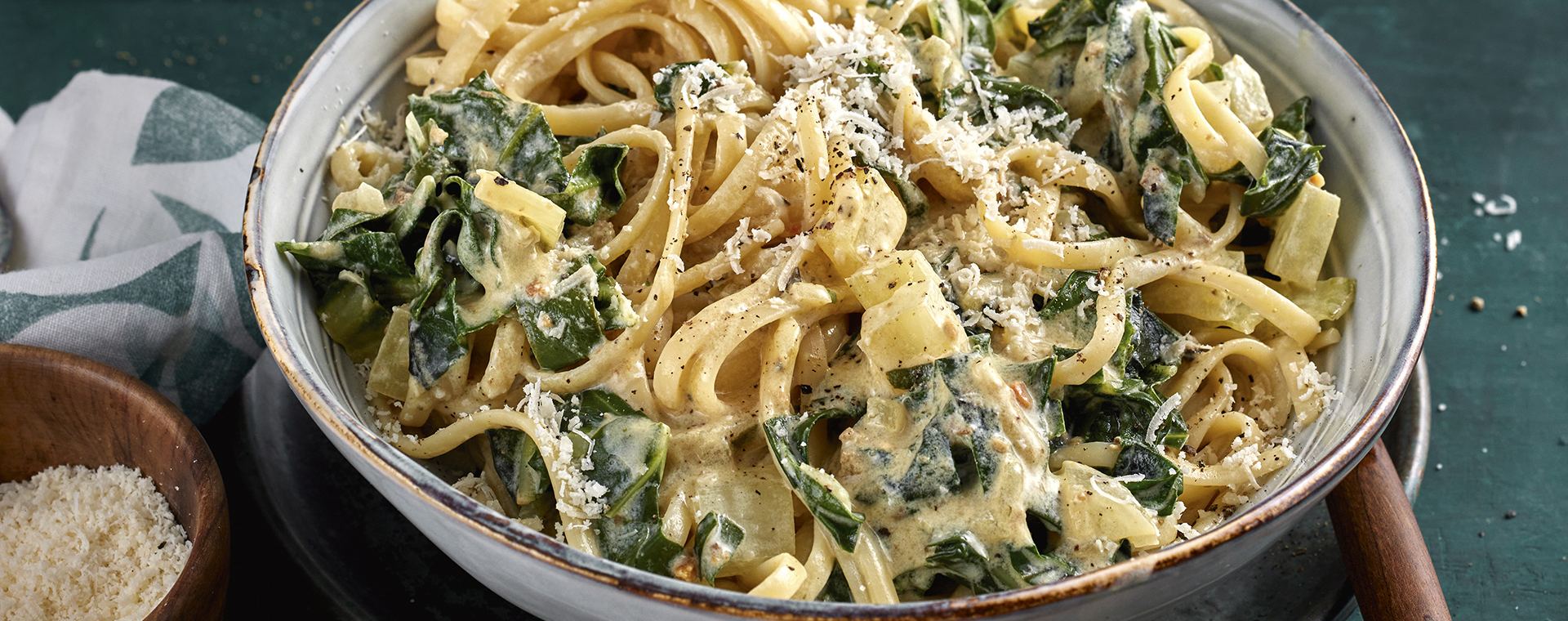 4 23 Linguine Mit Cremiger Mangold Steinpilz Sosse 1920x760px