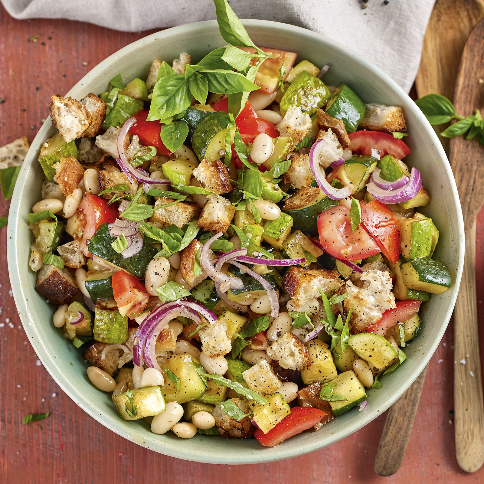 4 23 Panzanella Mit Zucchini Und Weissen Bohnen 1600x1600px