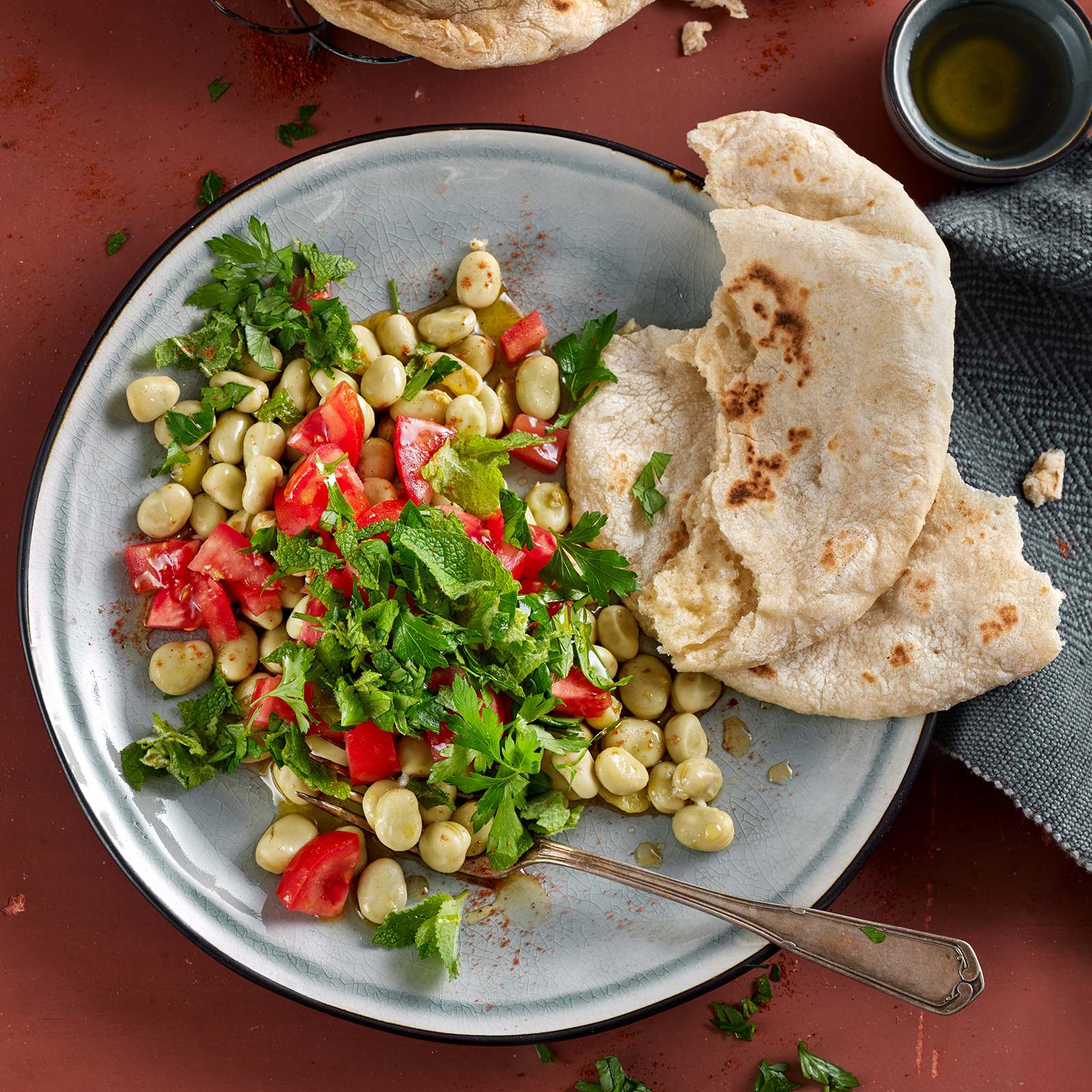 5 23 Bohnensalat Mit Tomaten Und Fladenbrot 1600x1600px